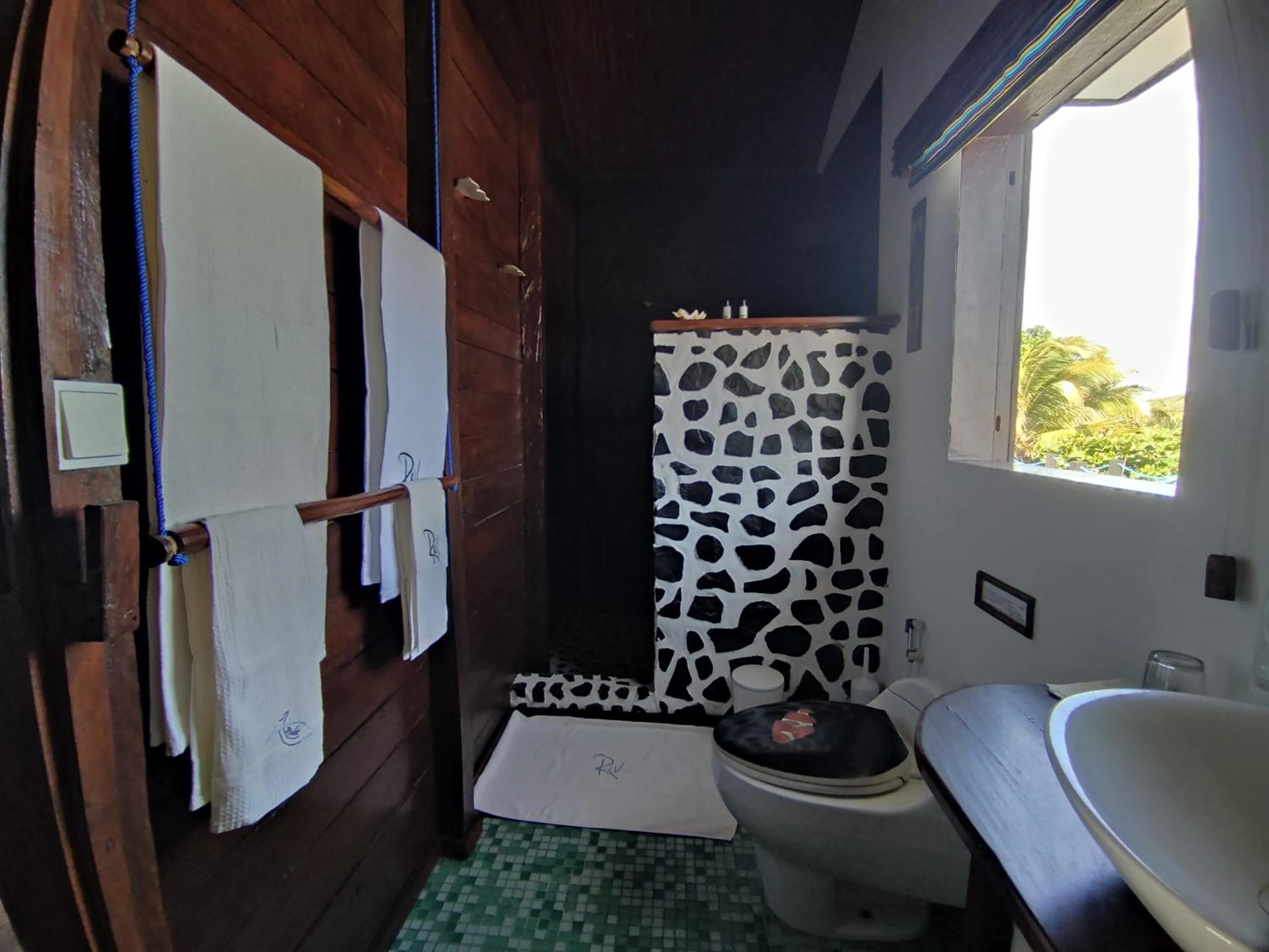 Shower in Hotel Ecolodge Riake Resort & Villa