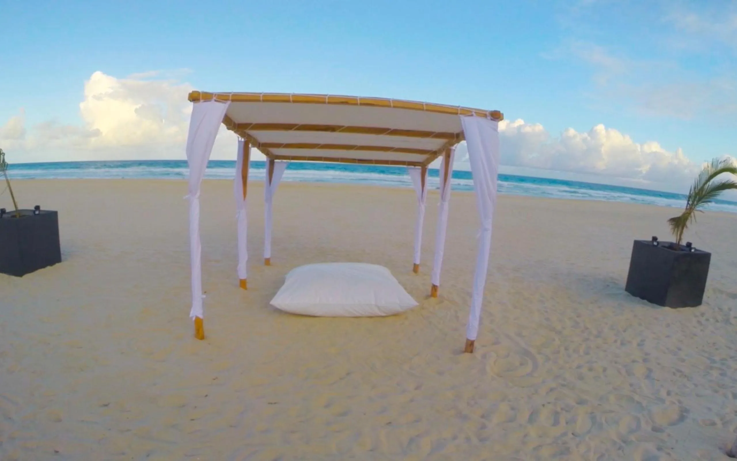 Beach in Hotel Ecolodge Riake Resort & Villa