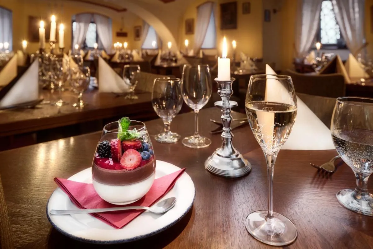 Restaurant/places to eat in Chateau Loucen Garden Retreat