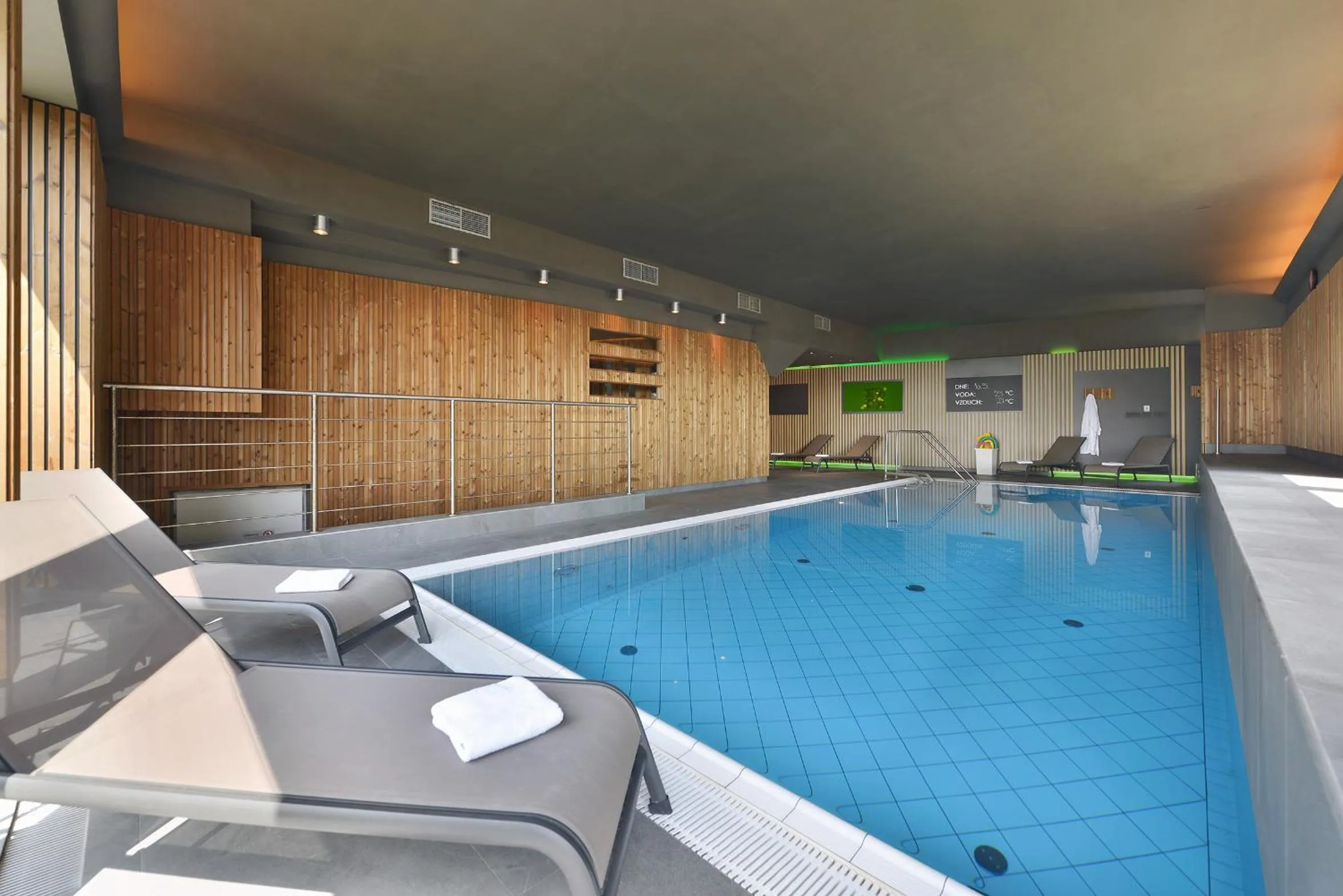 Swimming pool in Chateau Loucen Garden Retreat