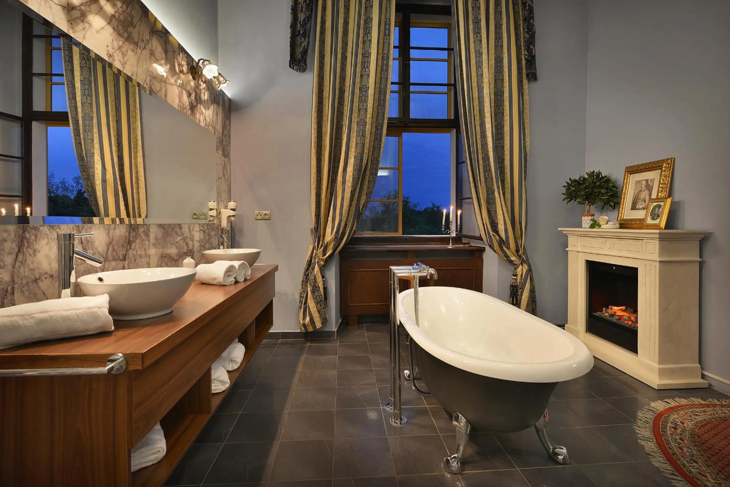 Bathroom in Chateau Loucen Garden Retreat