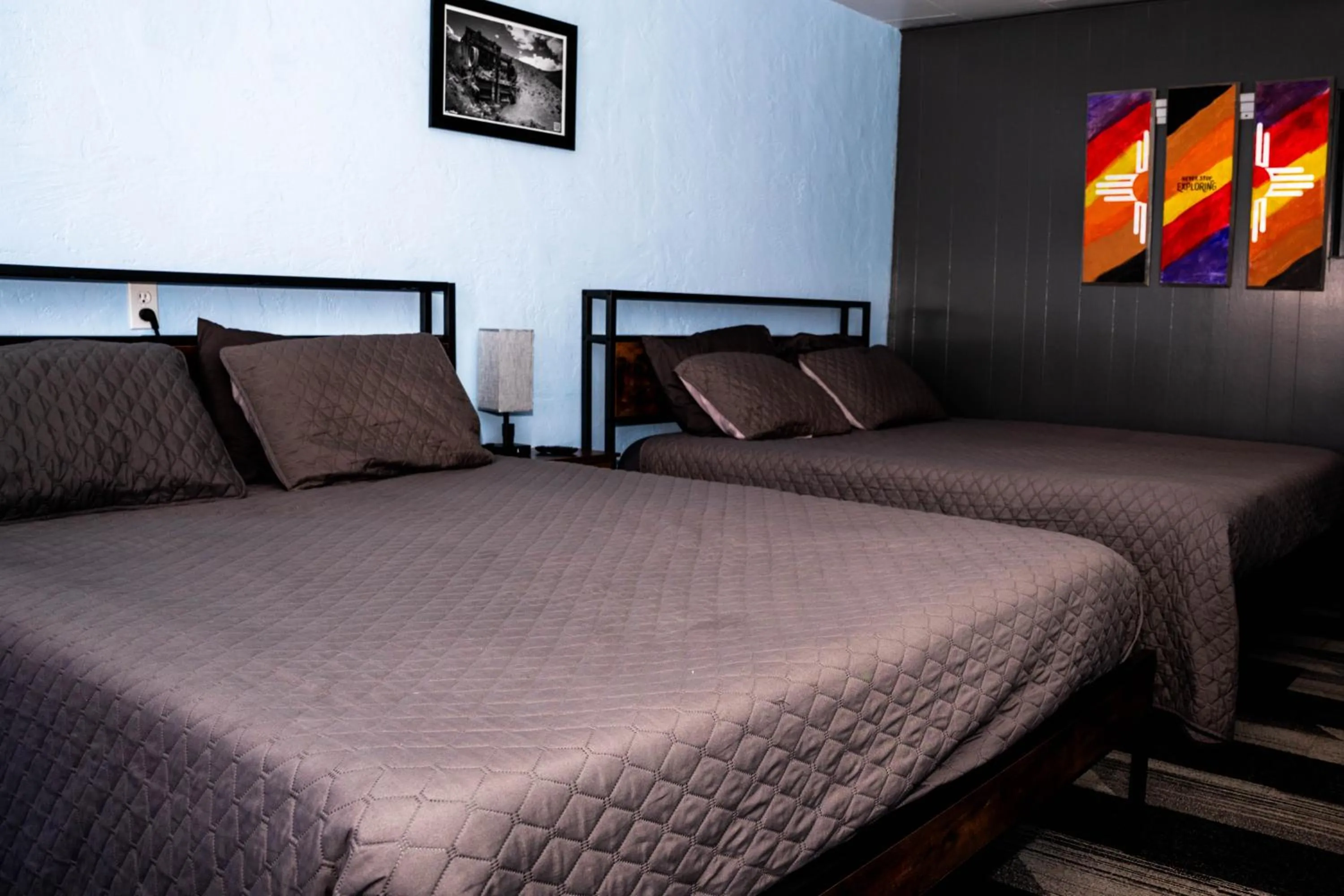 Bedroom, Bed in Maverick Motel