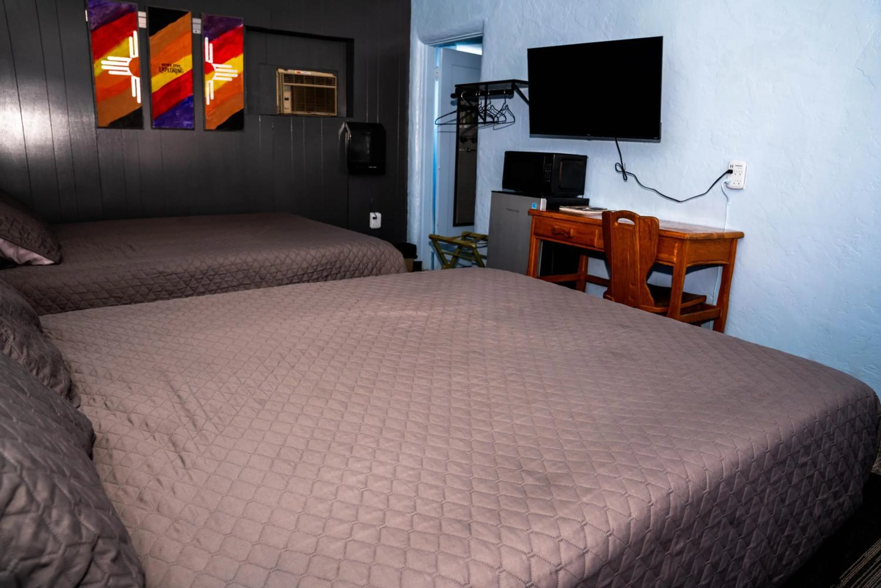 Bedroom, Bed in Maverick Motel