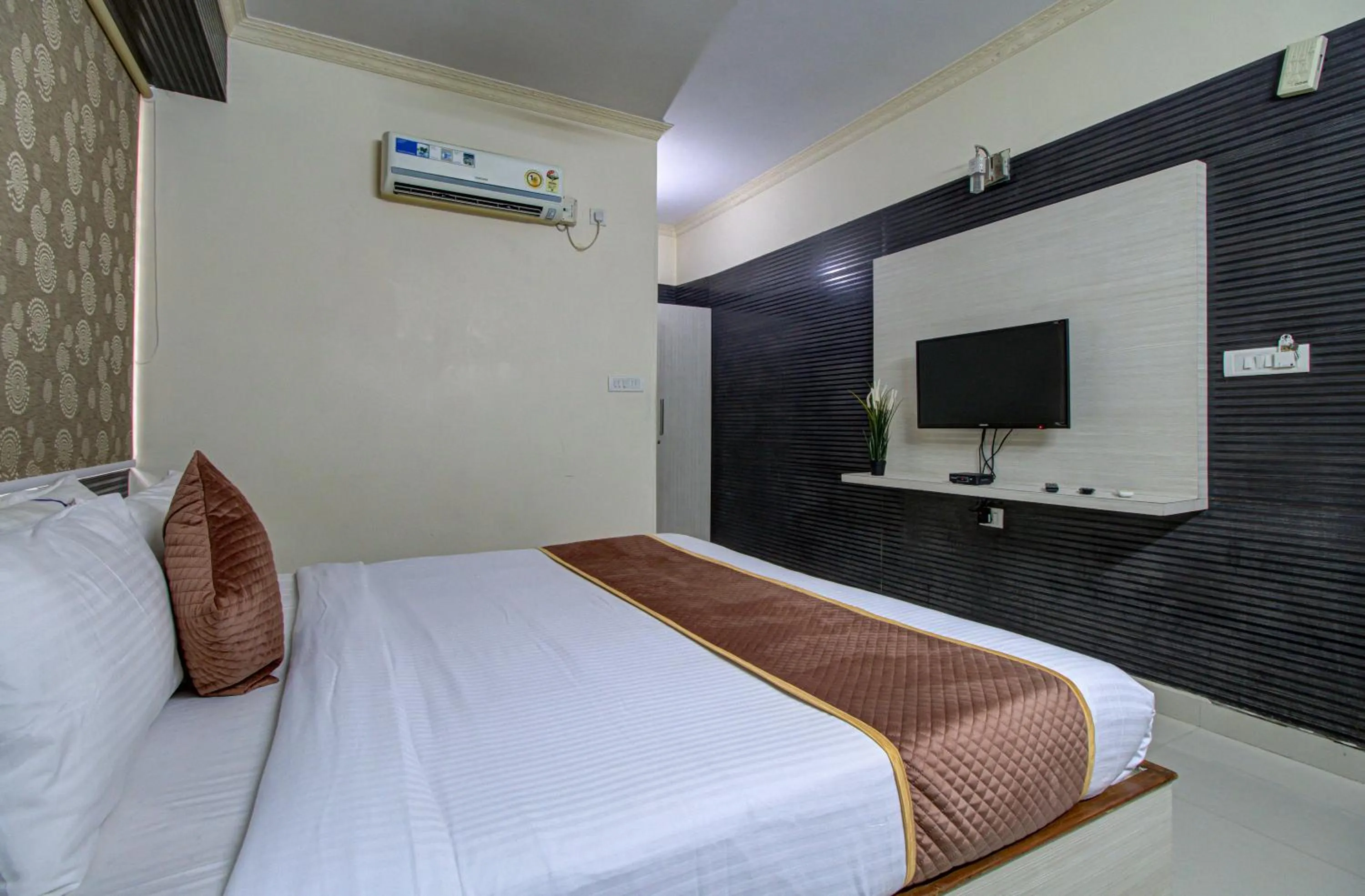 Bed in Hotel Royal Classio, Bangalore