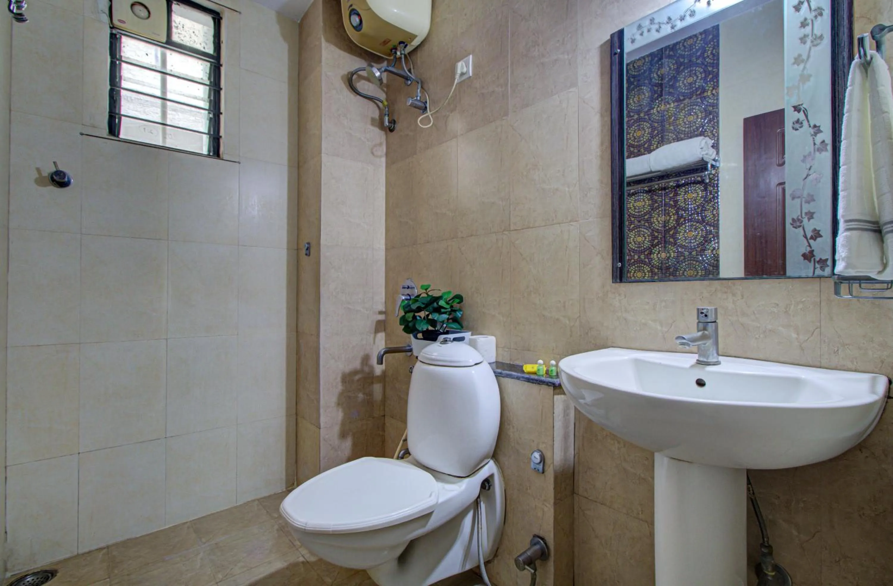 Shower in Hotel Royal Classio, Bangalore