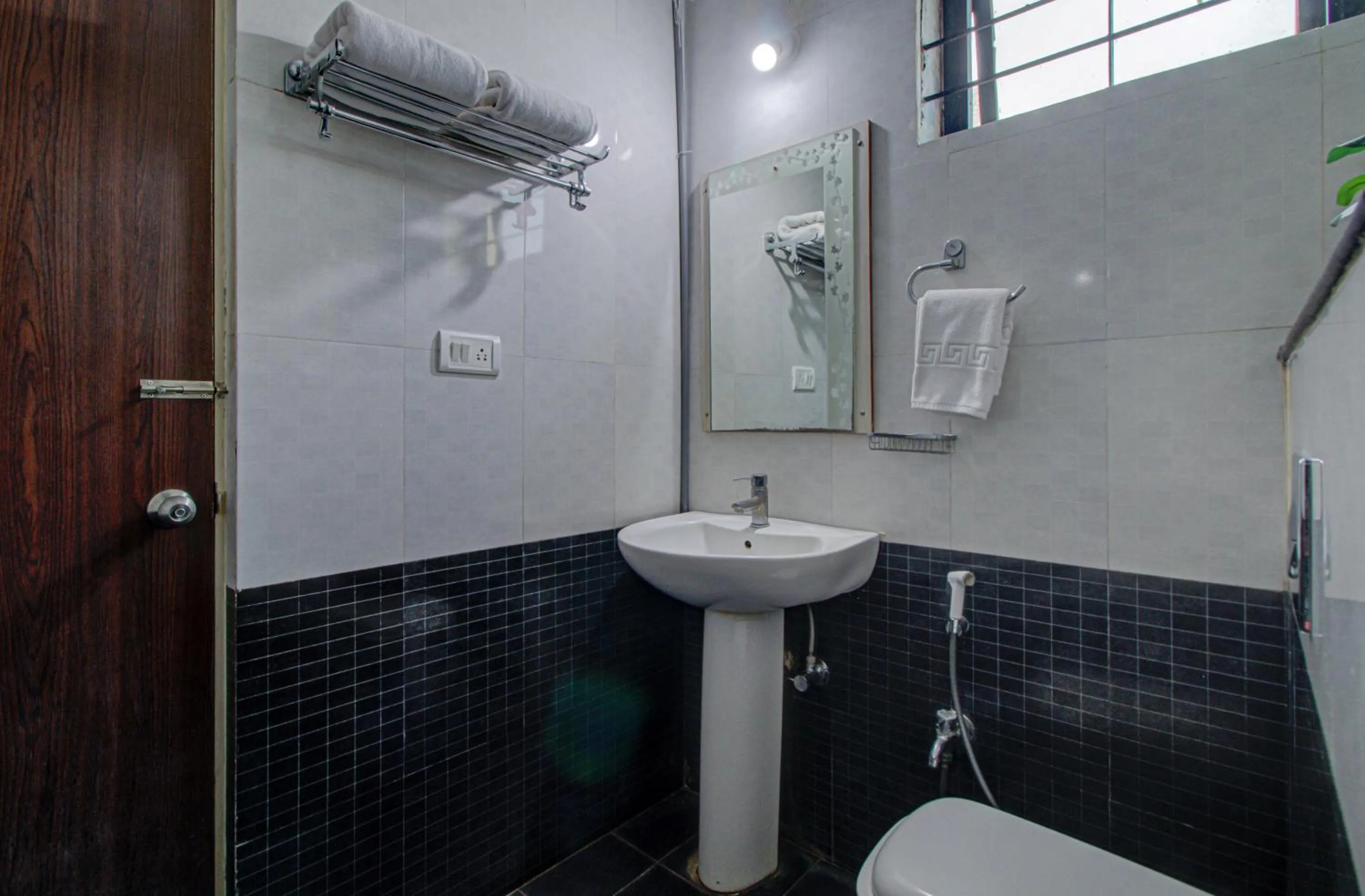 Shower in Hotel Royal Classio, Bangalore