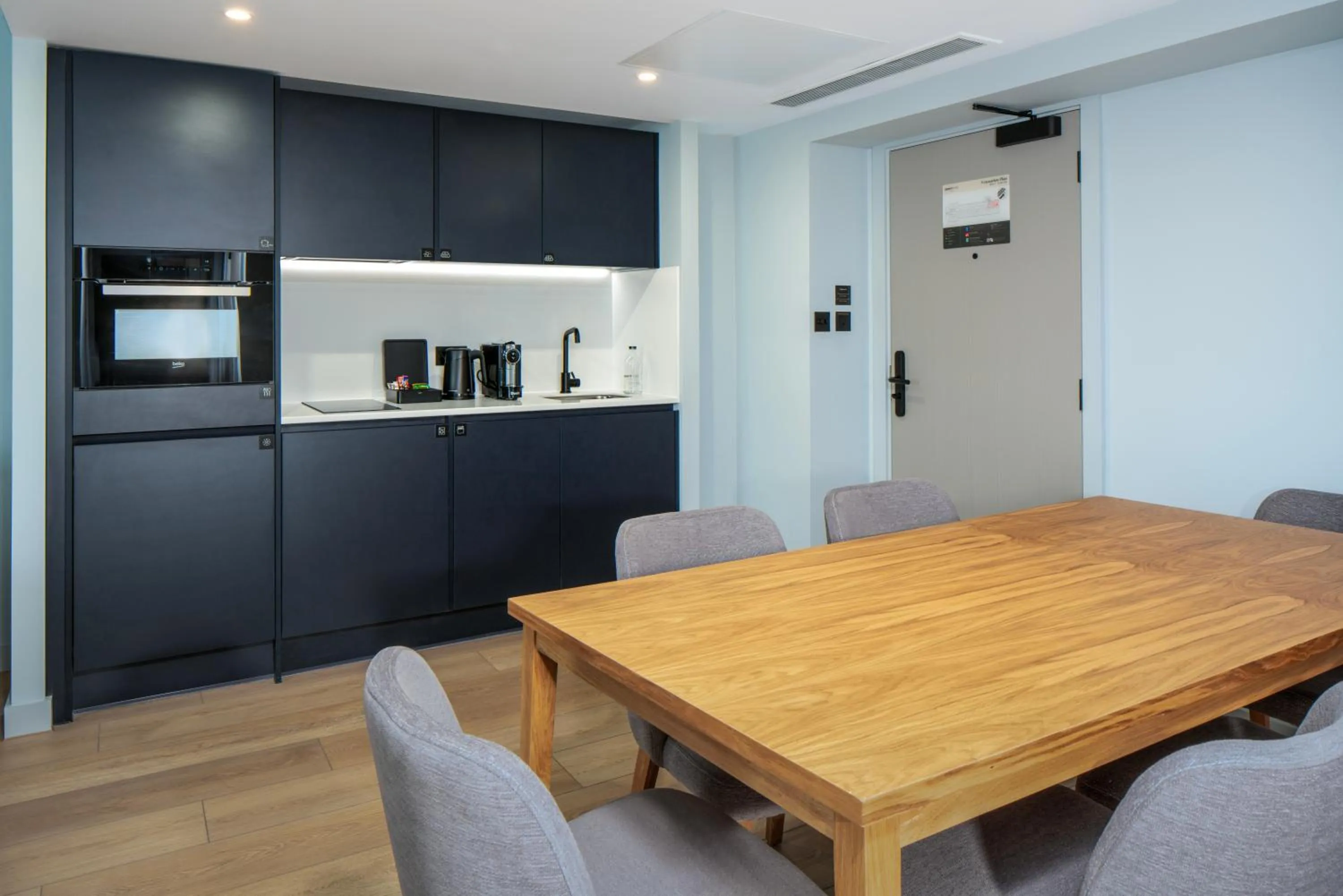 Dining area in Aparthotel Birmingham