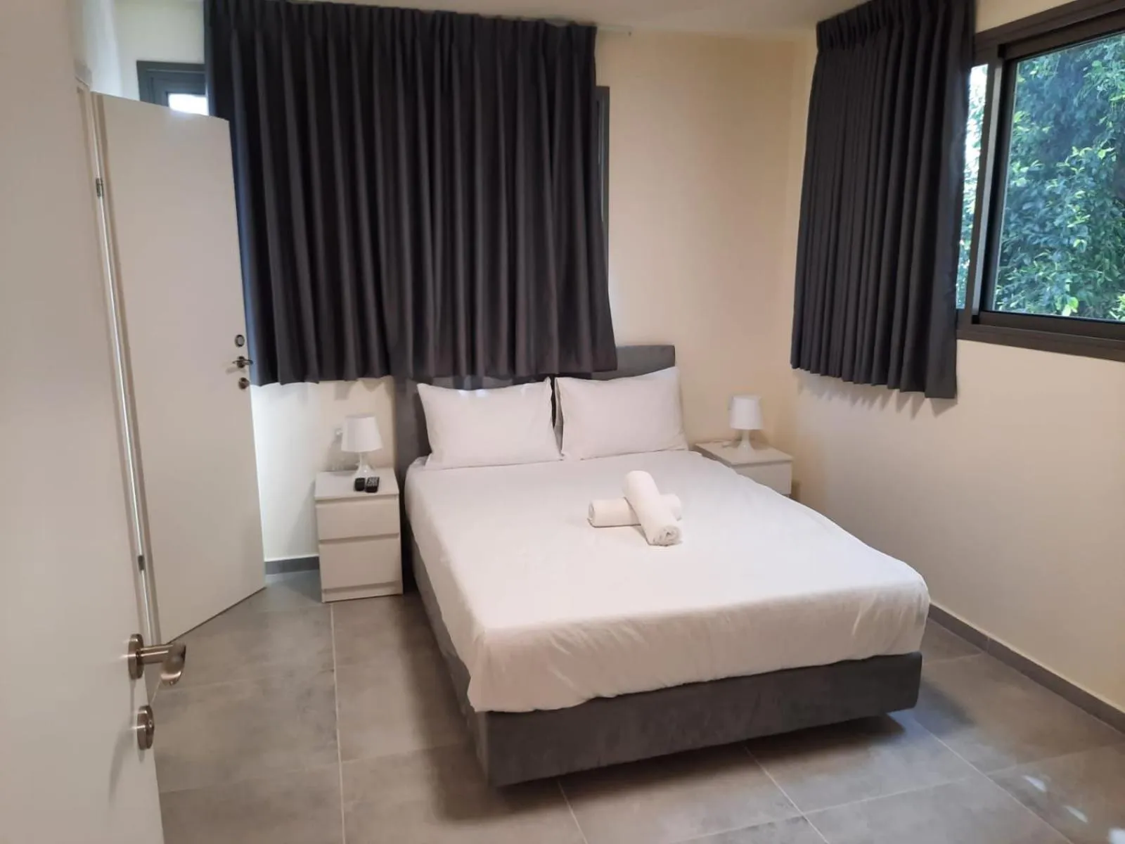 Bed in Dizengoff Inn Apartments