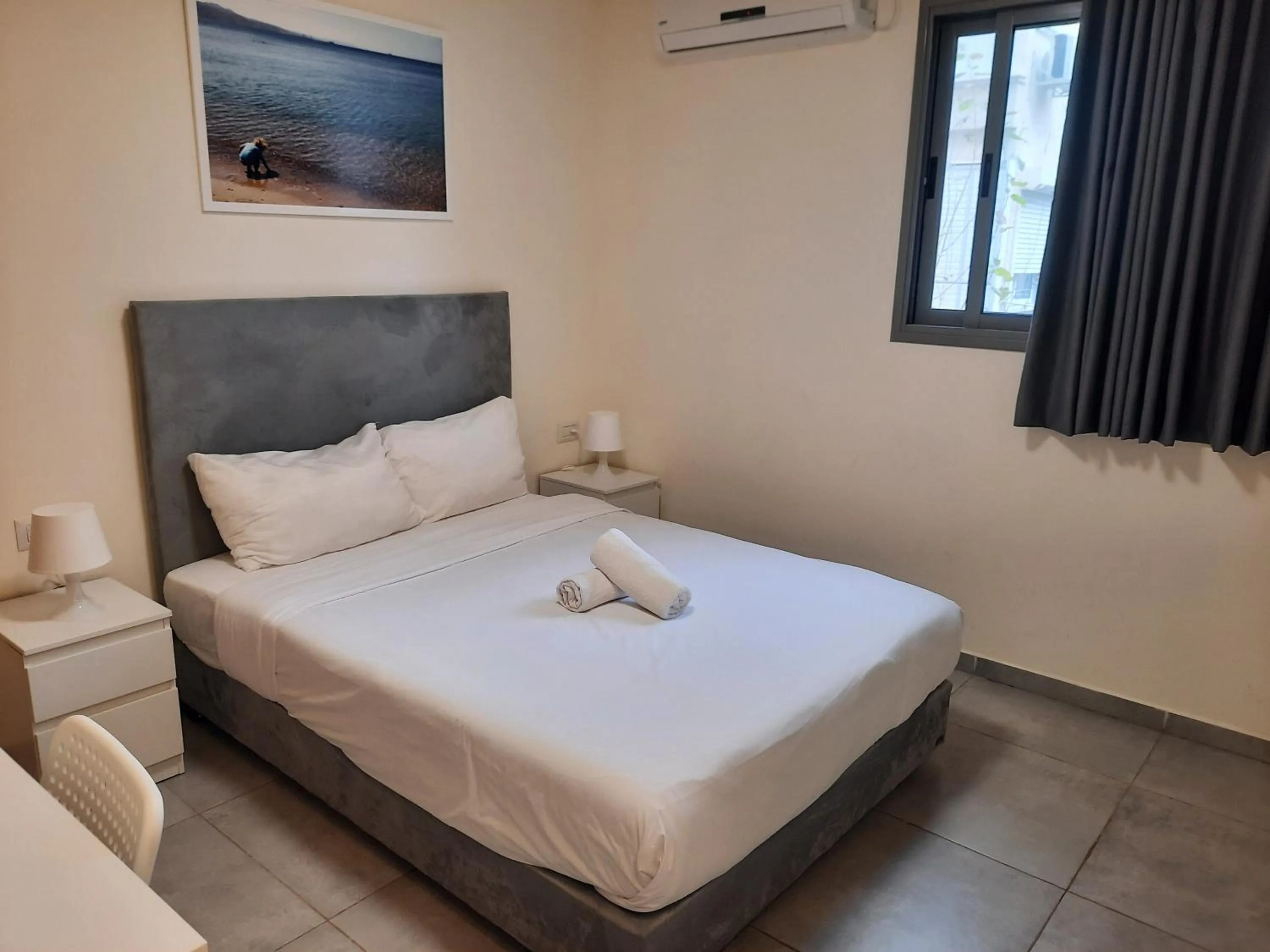 Bed in Dizengoff Inn Apartments
