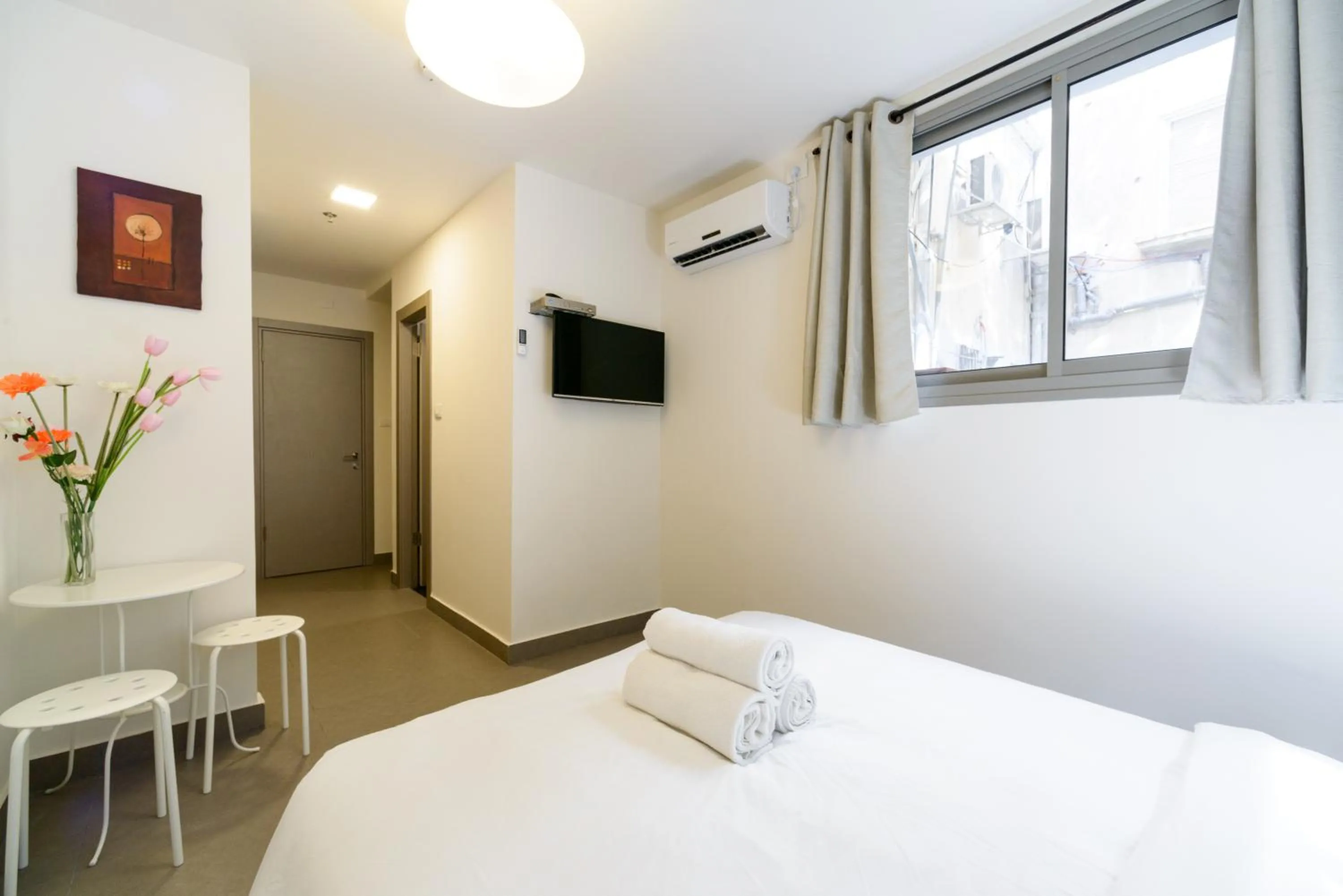 Bed in Dizengoff Inn Apartments