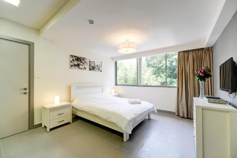 Bedroom, Bed in Dizengoff Inn Apartments