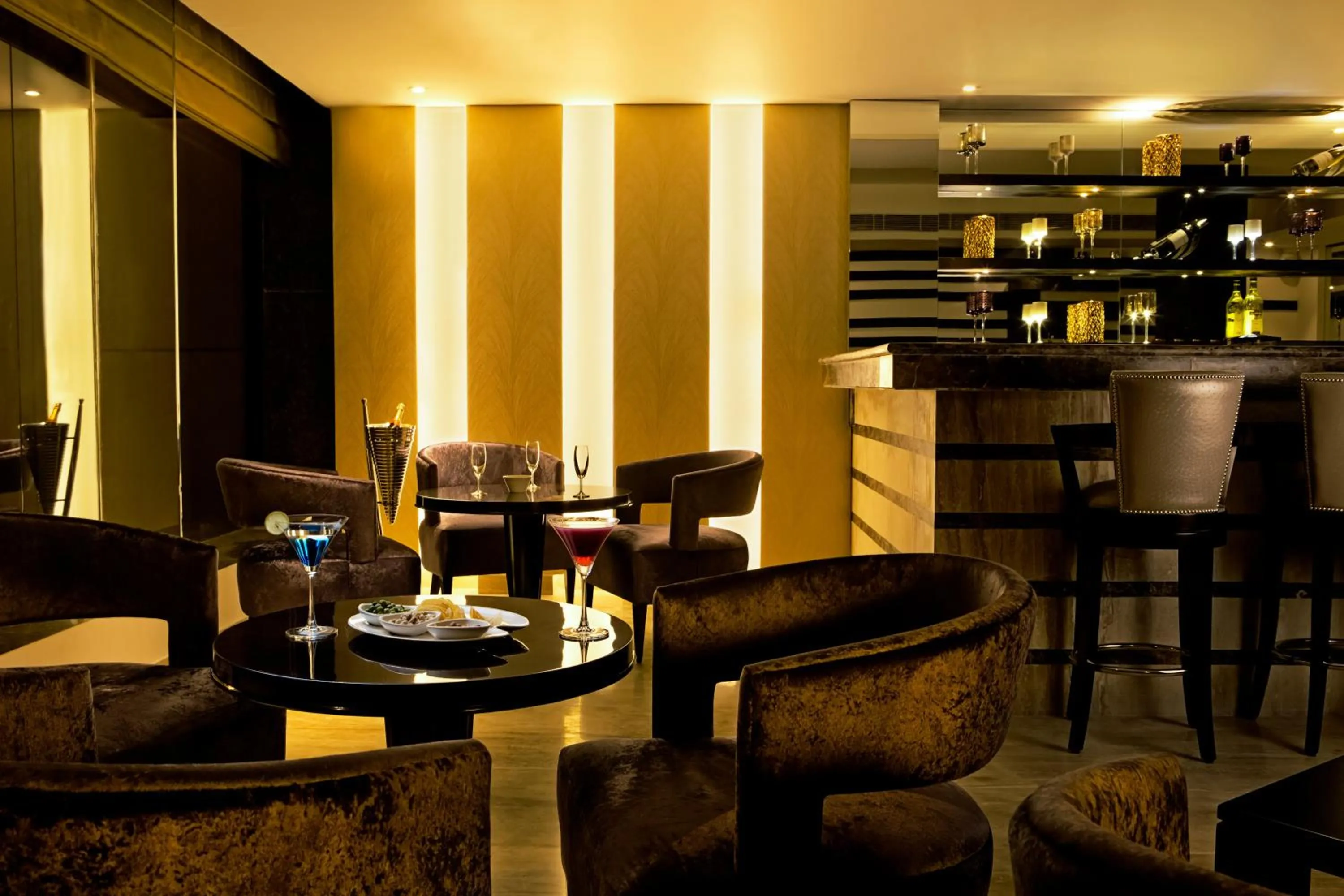 Lounge or bar in Golden Tulip Bhiwadi
