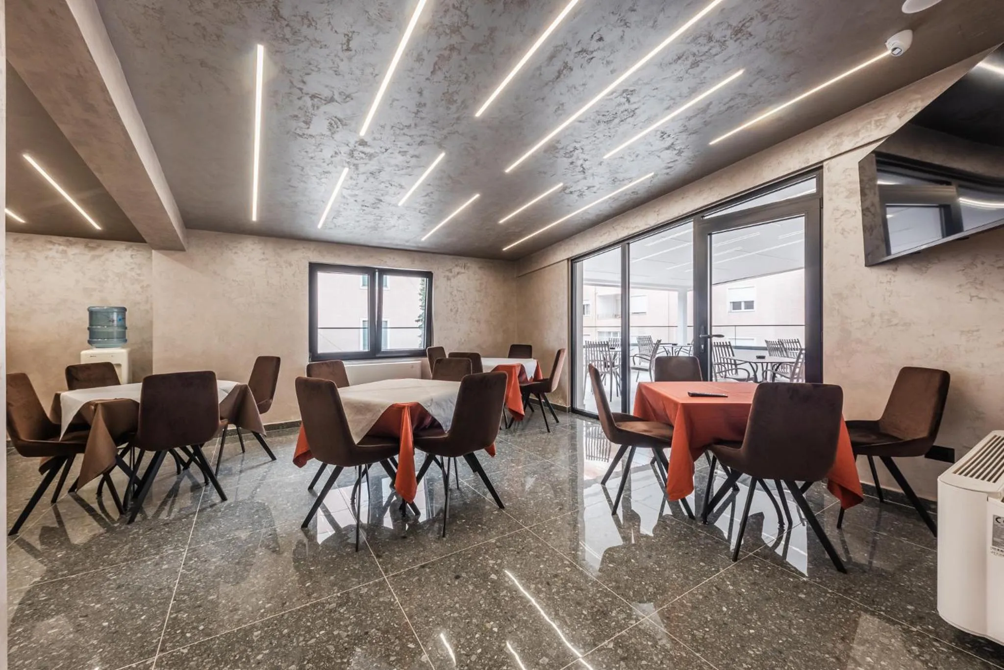 Restaurant/places to eat in Relax Inn Hotel Durres