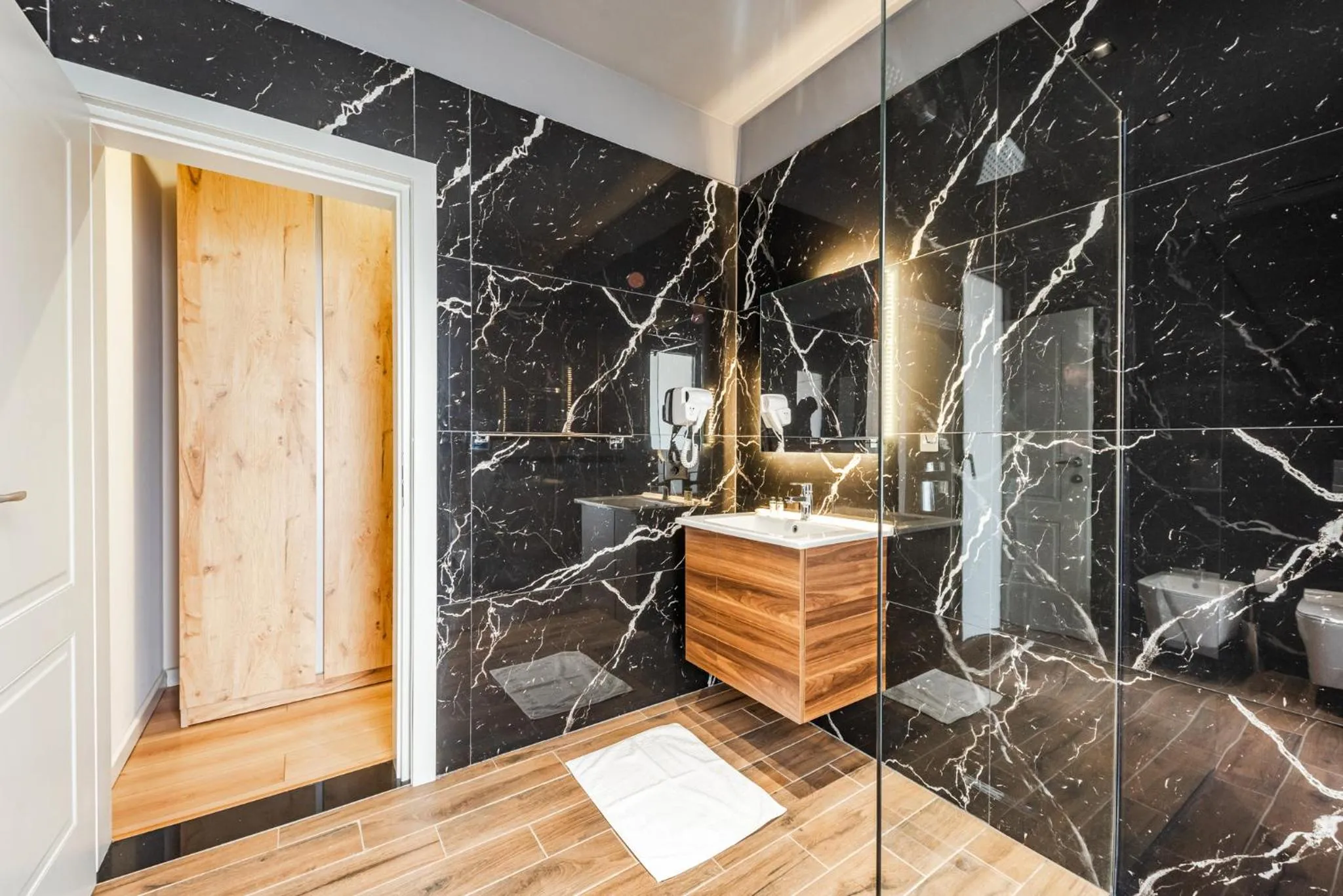 Shower in Relax Inn Hotel Durres