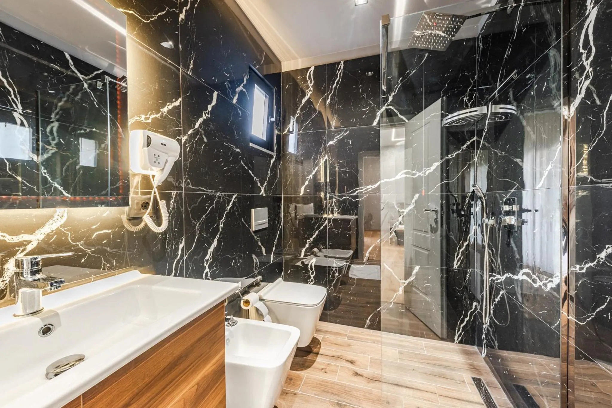 Shower in Relax Inn Hotel Durres