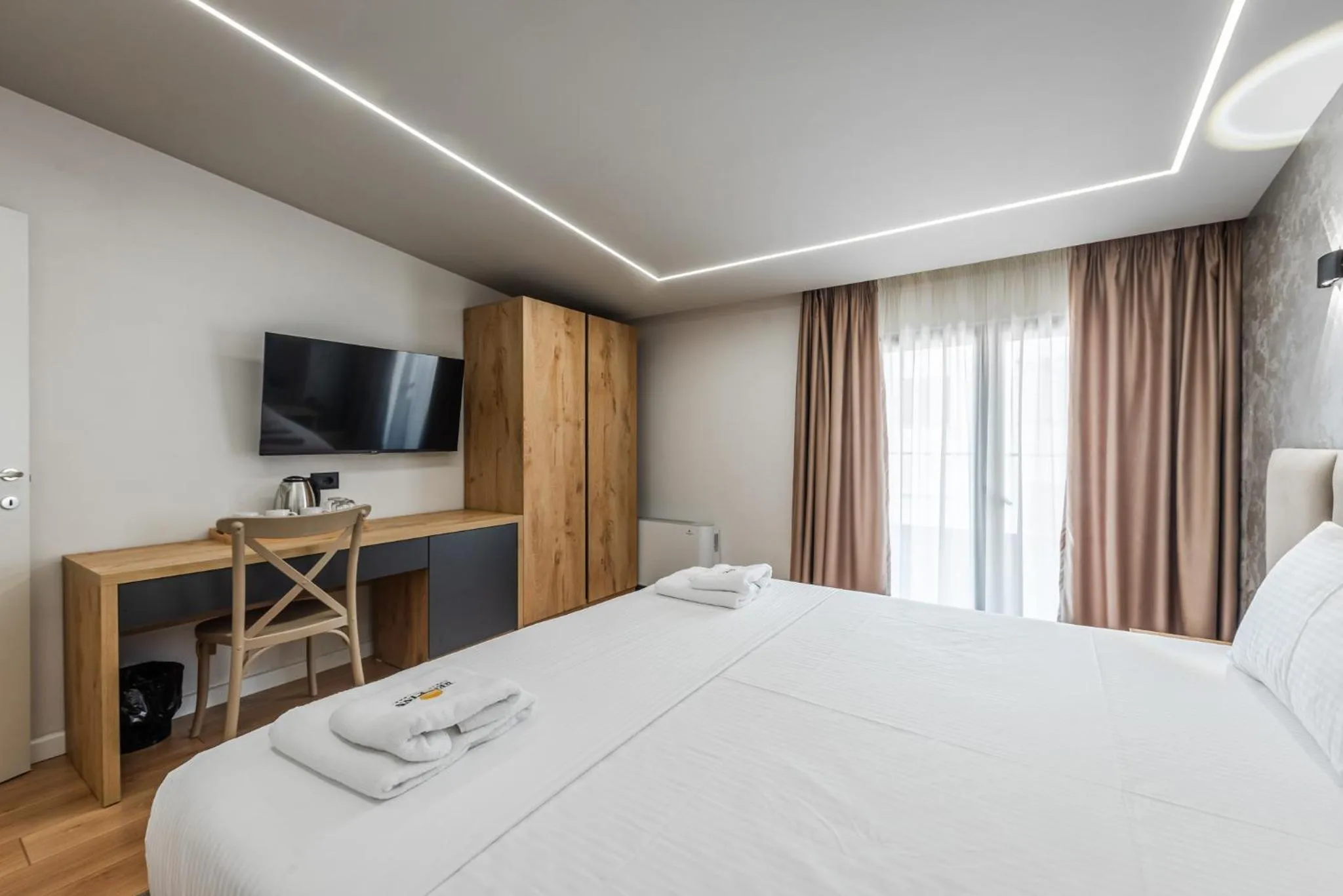 Bed in Relax Inn Hotel Durres