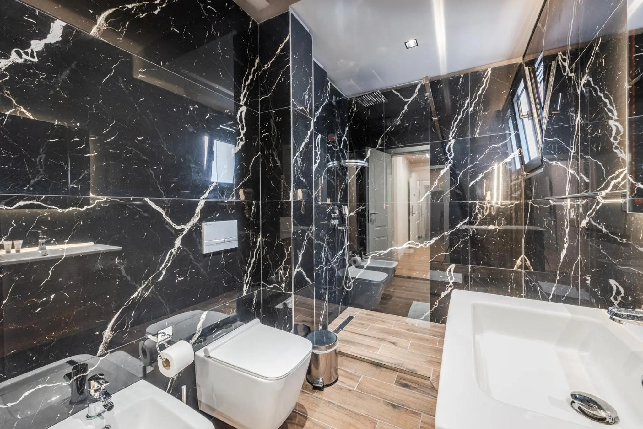 Shower in Relax Inn Hotel Durres