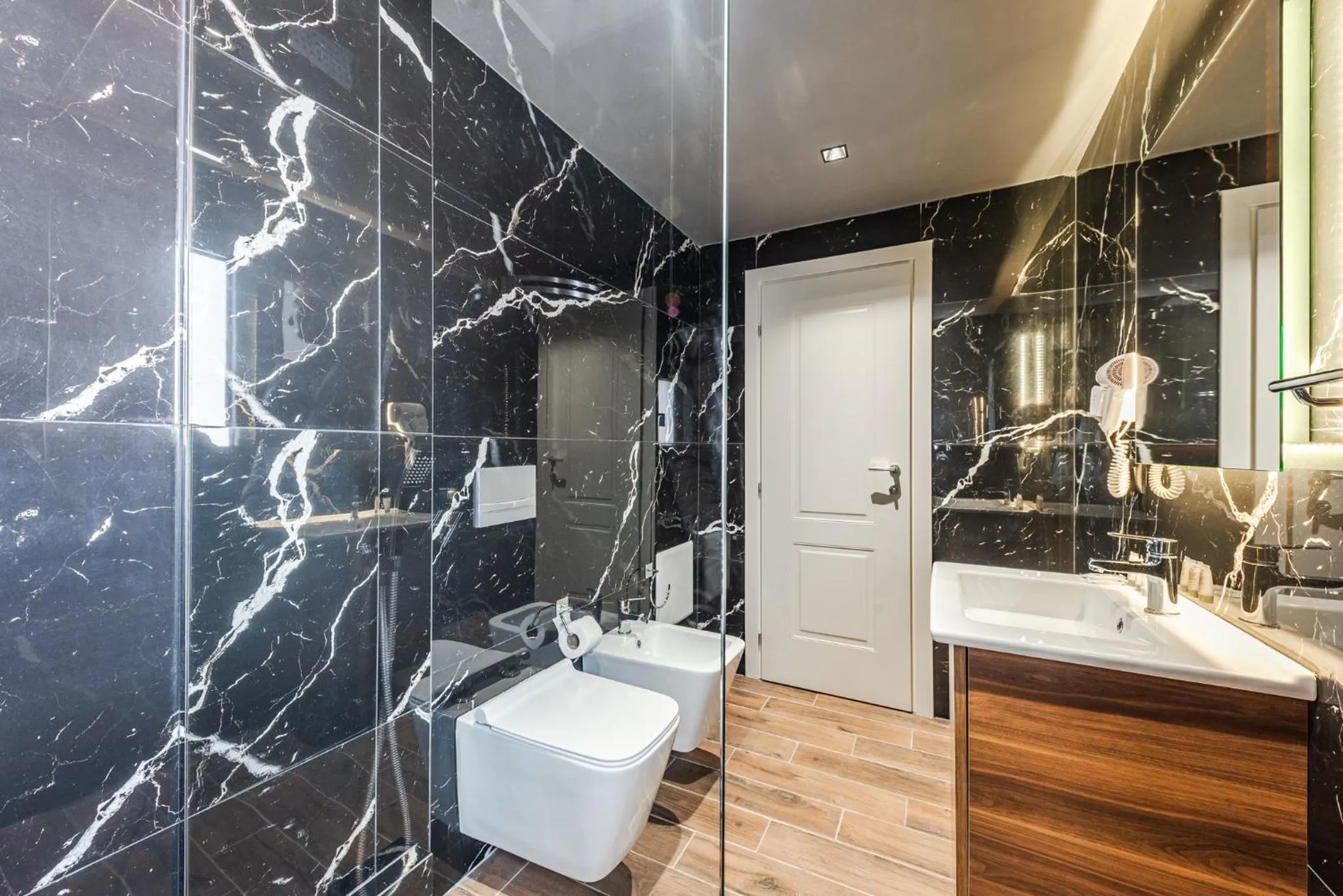 Shower in Relax Inn Hotel Durres