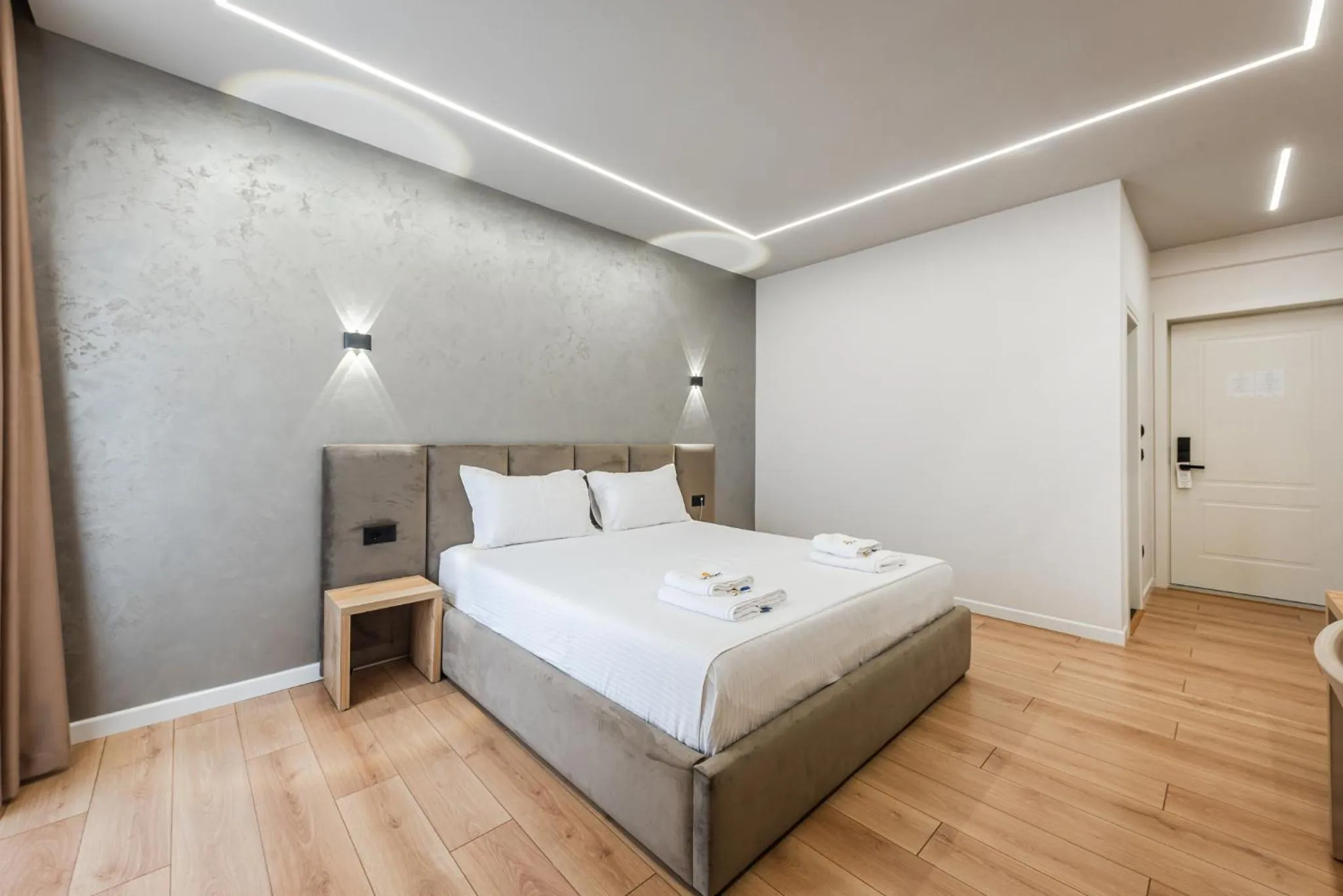 Bed in Relax Inn Hotel Durres