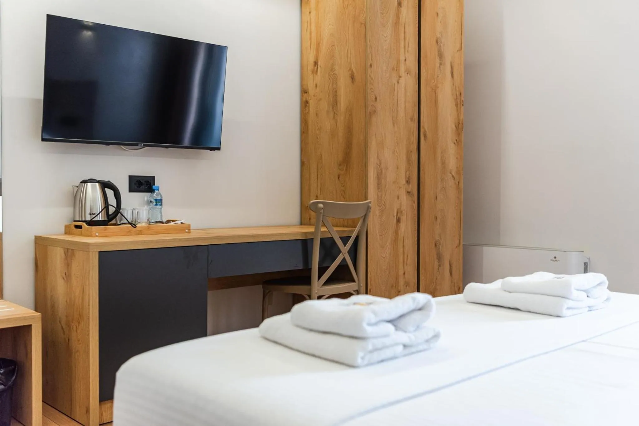 Coffee/tea facilities, Bed in Relax Inn Hotel Durres