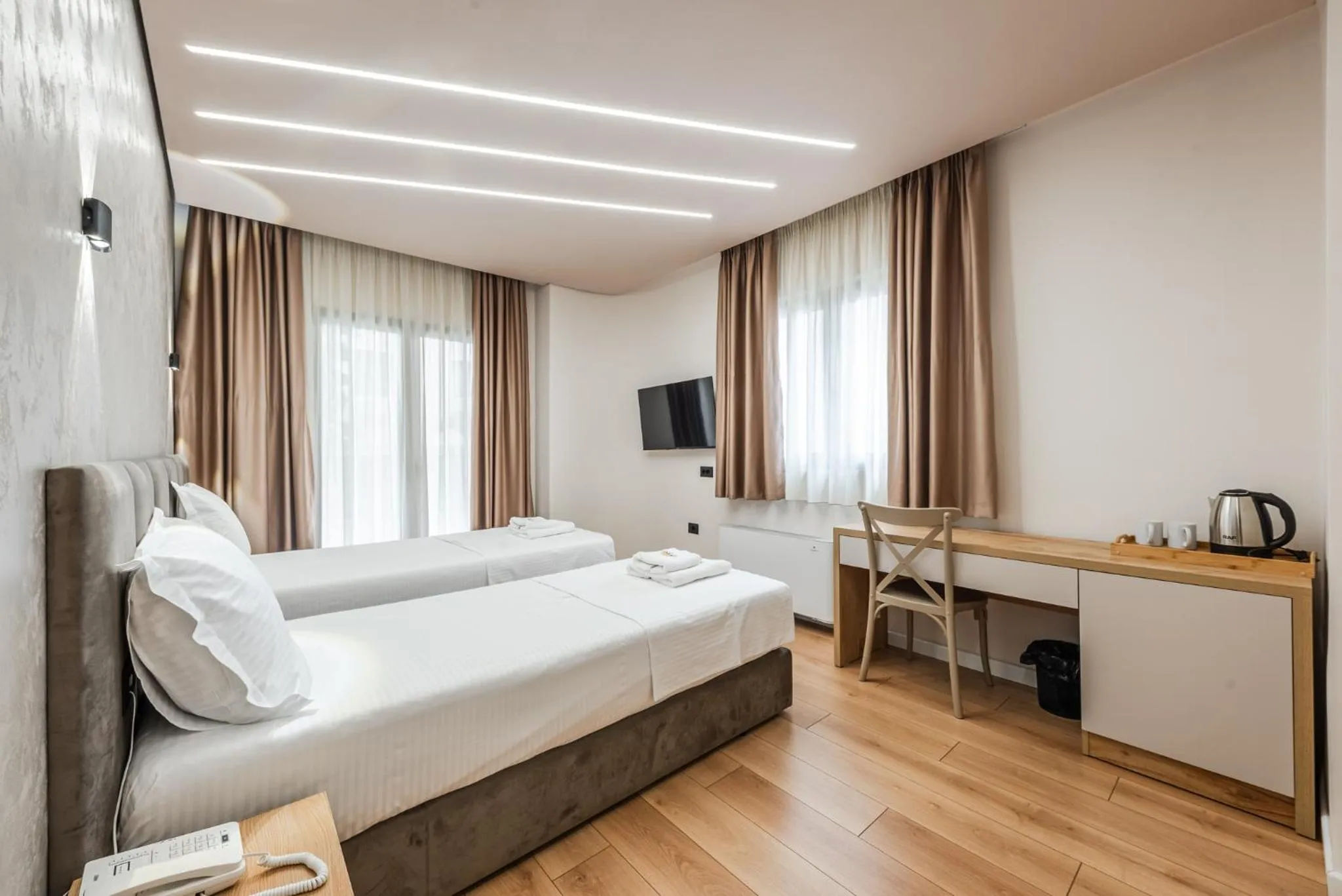 Bed in Relax Inn Hotel Durres