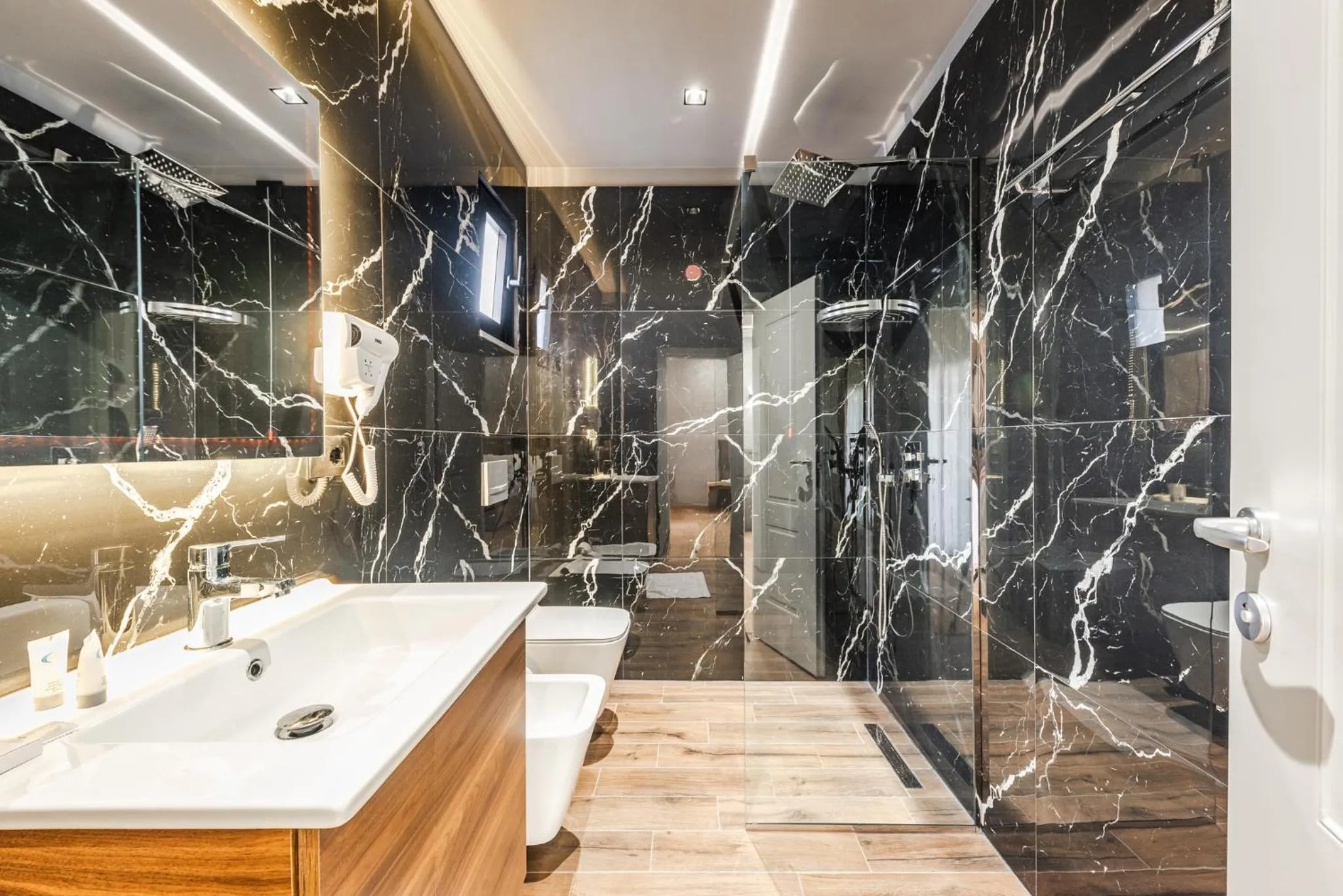 Shower in Relax Inn Hotel Durres