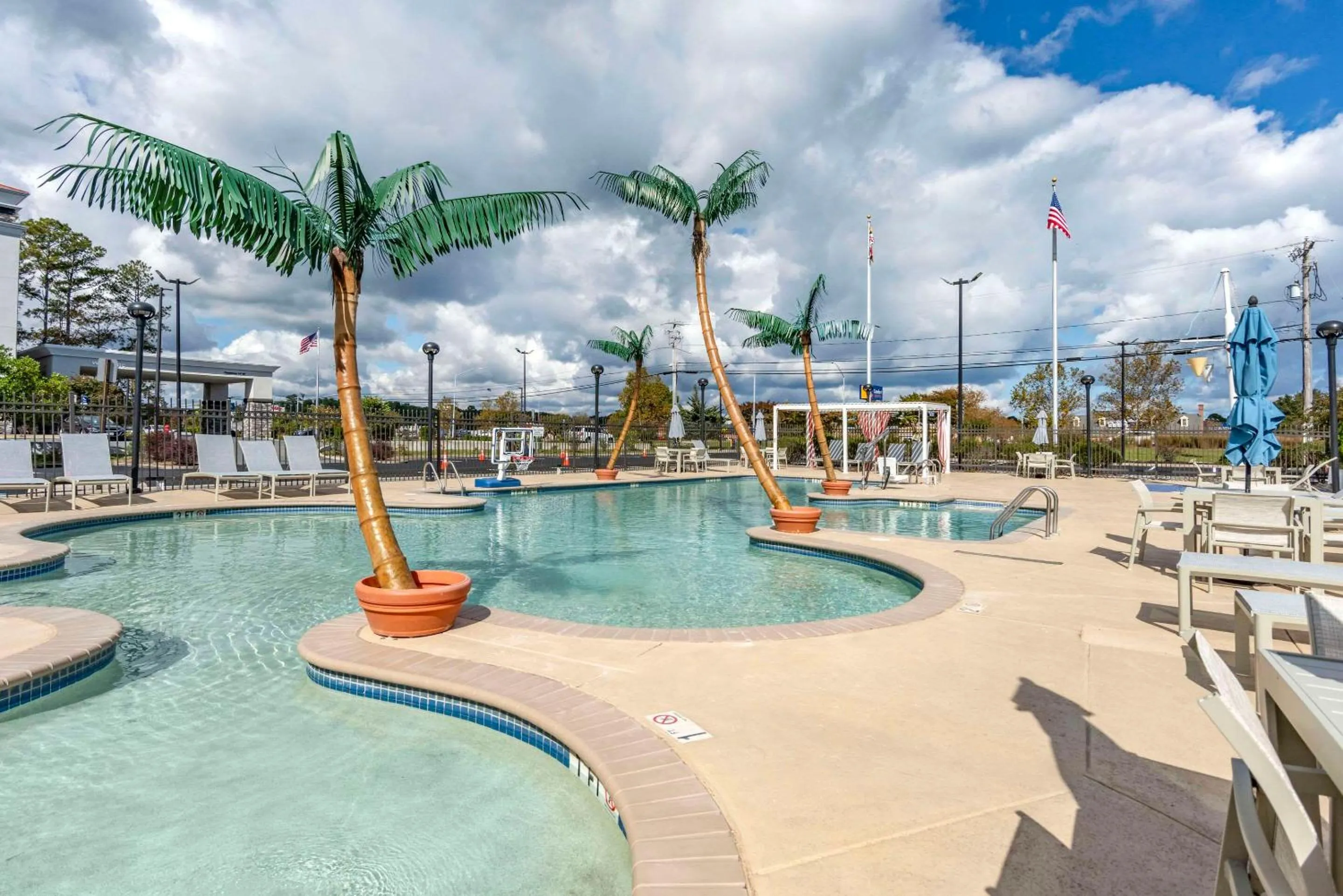 Swimming pool in MainStay Suites Ocean City West