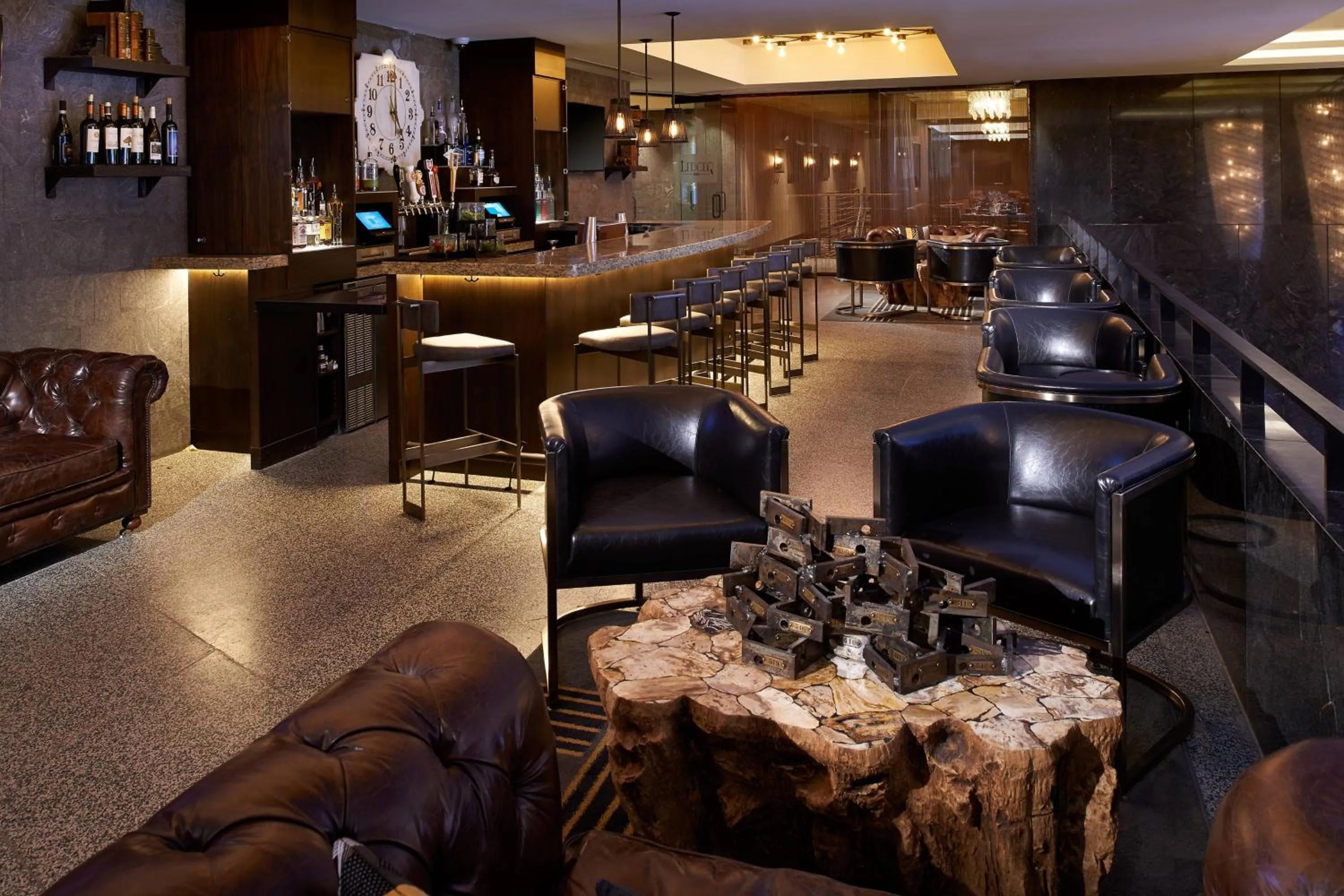 Lounge or bar in Metropolitan at The 9, Autograph Collection