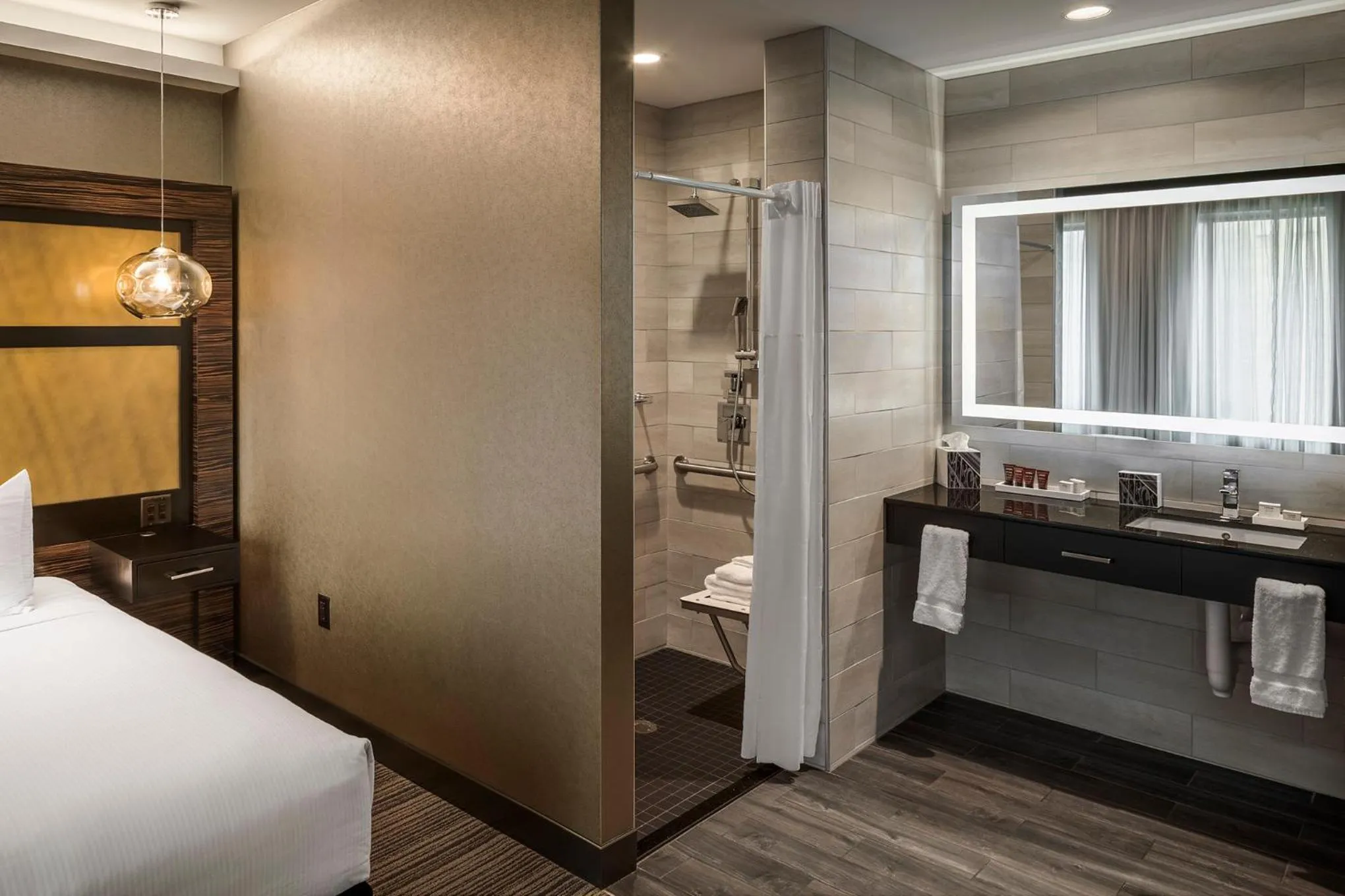 Shower, Bed in Metropolitan at The 9, Autograph Collection