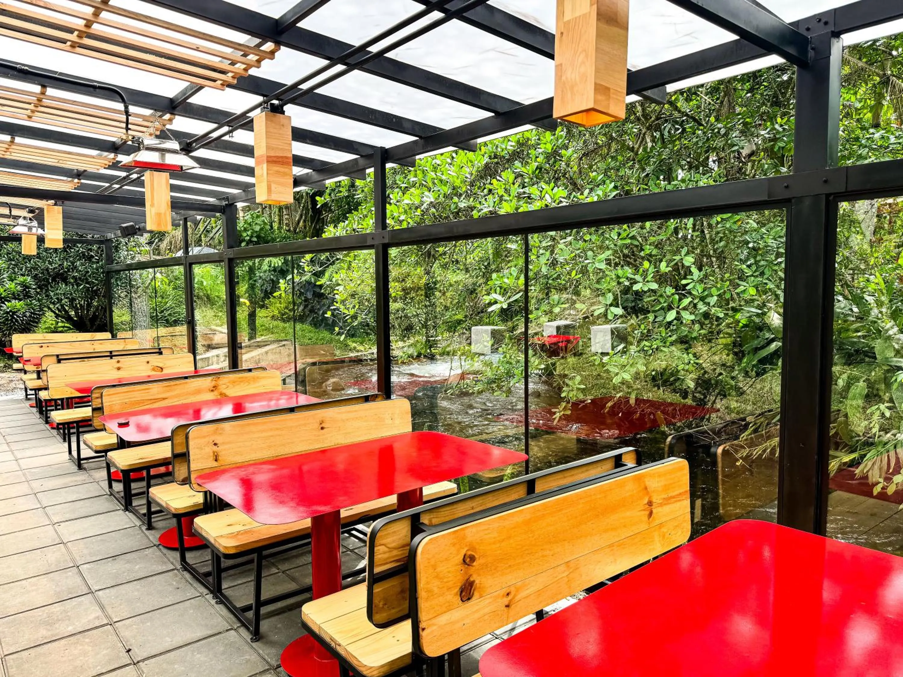 Restaurant/places to eat in Tierra Maravilla