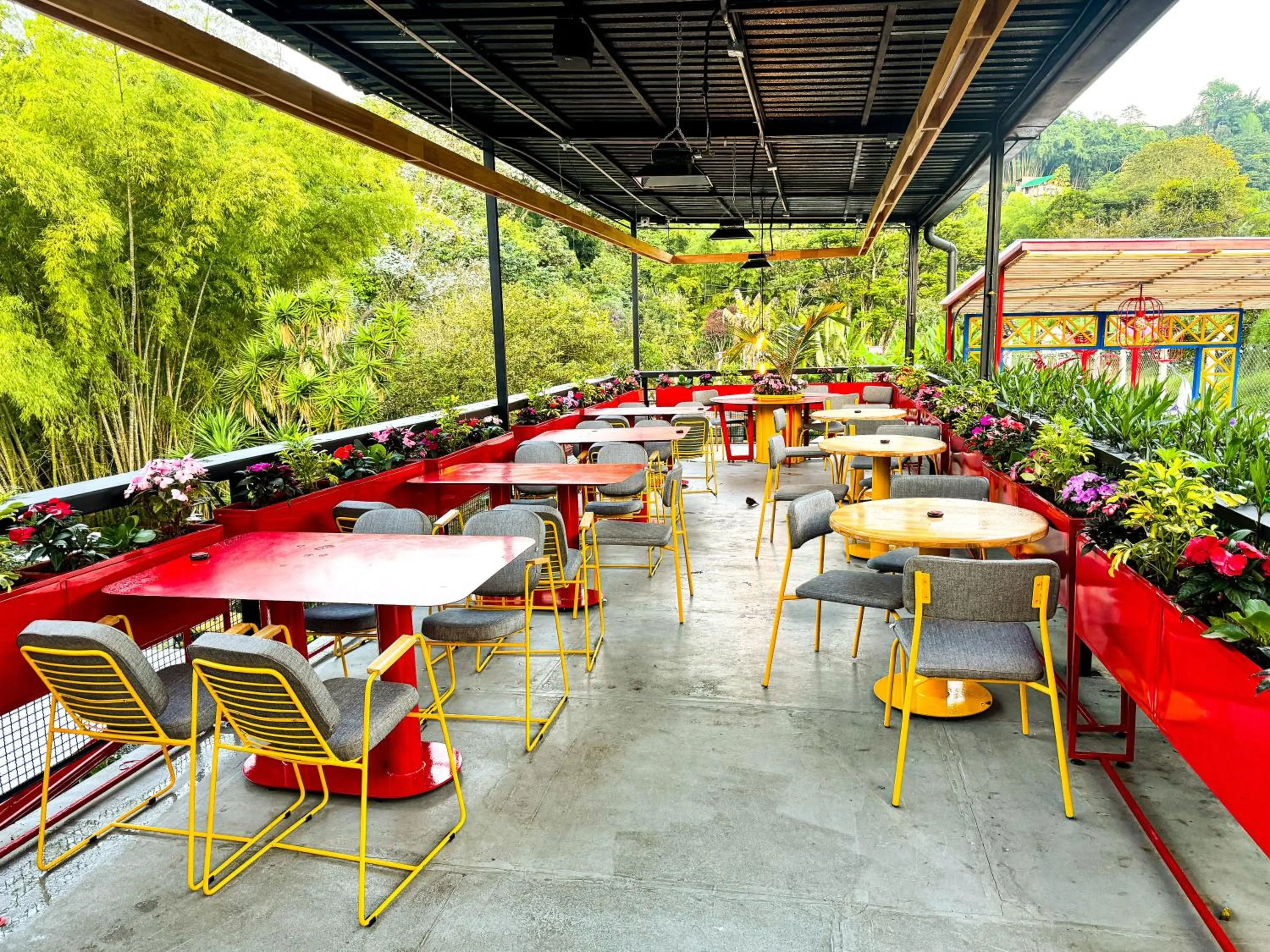 Restaurant/places to eat in Tierra Maravilla