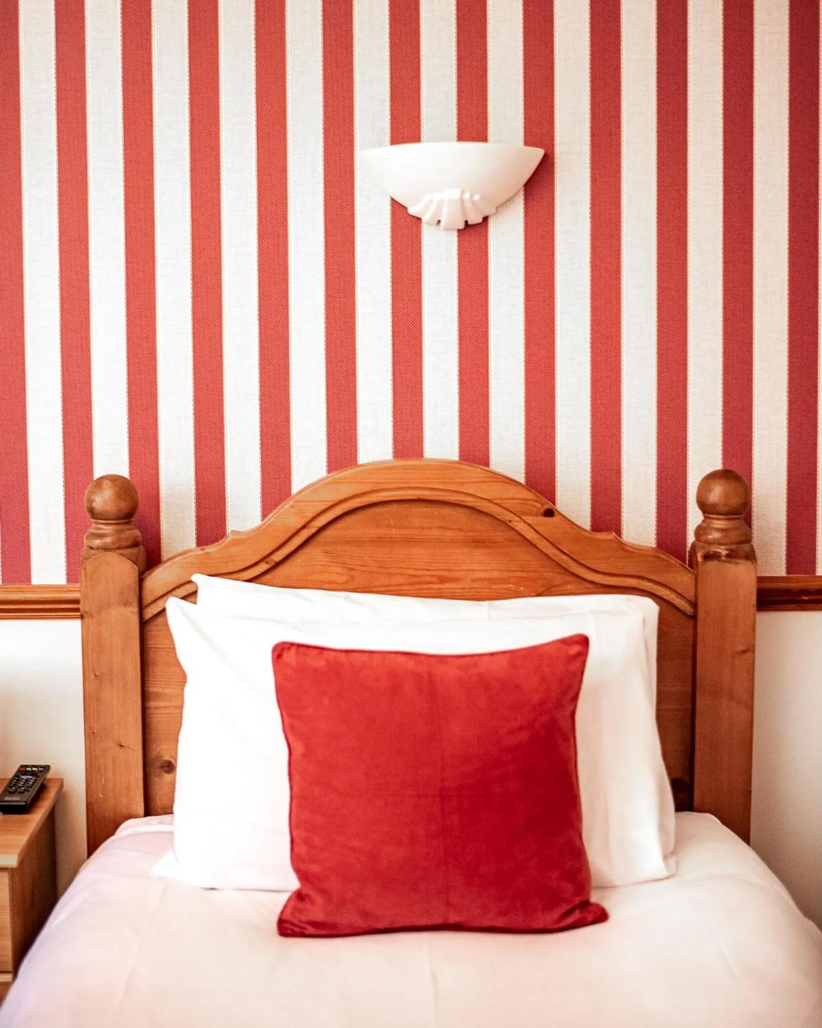 Bed in Trivelles Waterhall Country Gatwick Hotel & airport parking