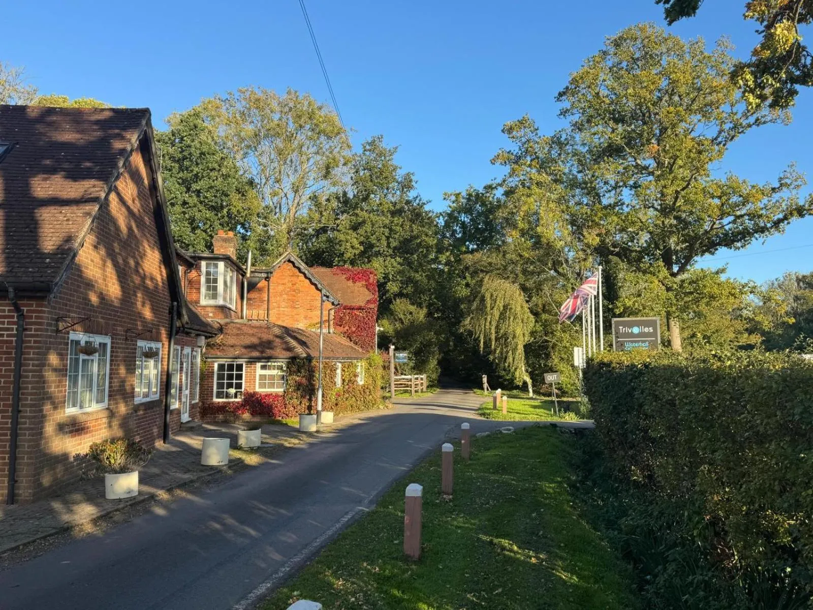 Trivelles Waterhall Country Gatwick Hotel & airport parking