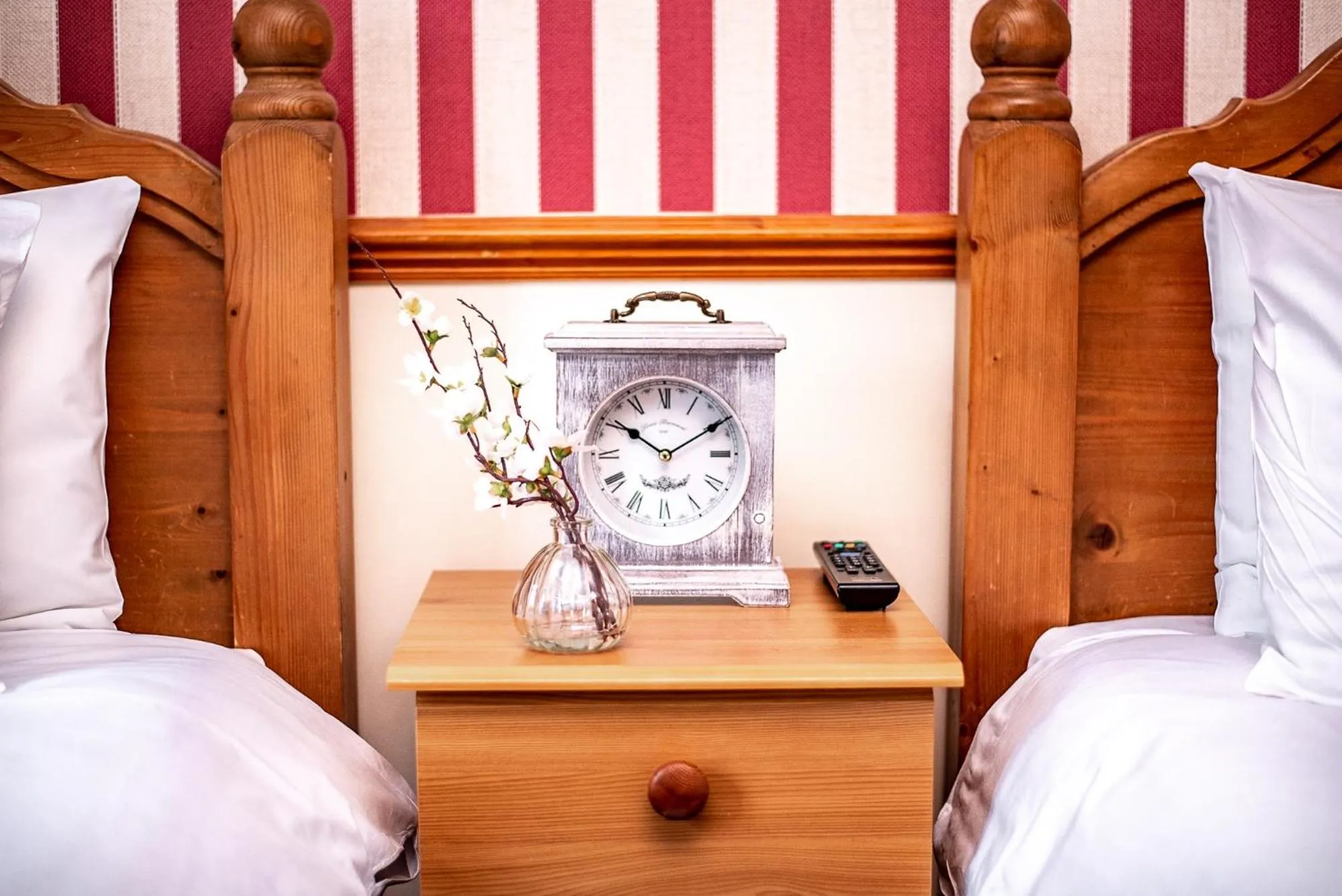 Bed in Trivelles Waterhall Country Gatwick Hotel & airport parking