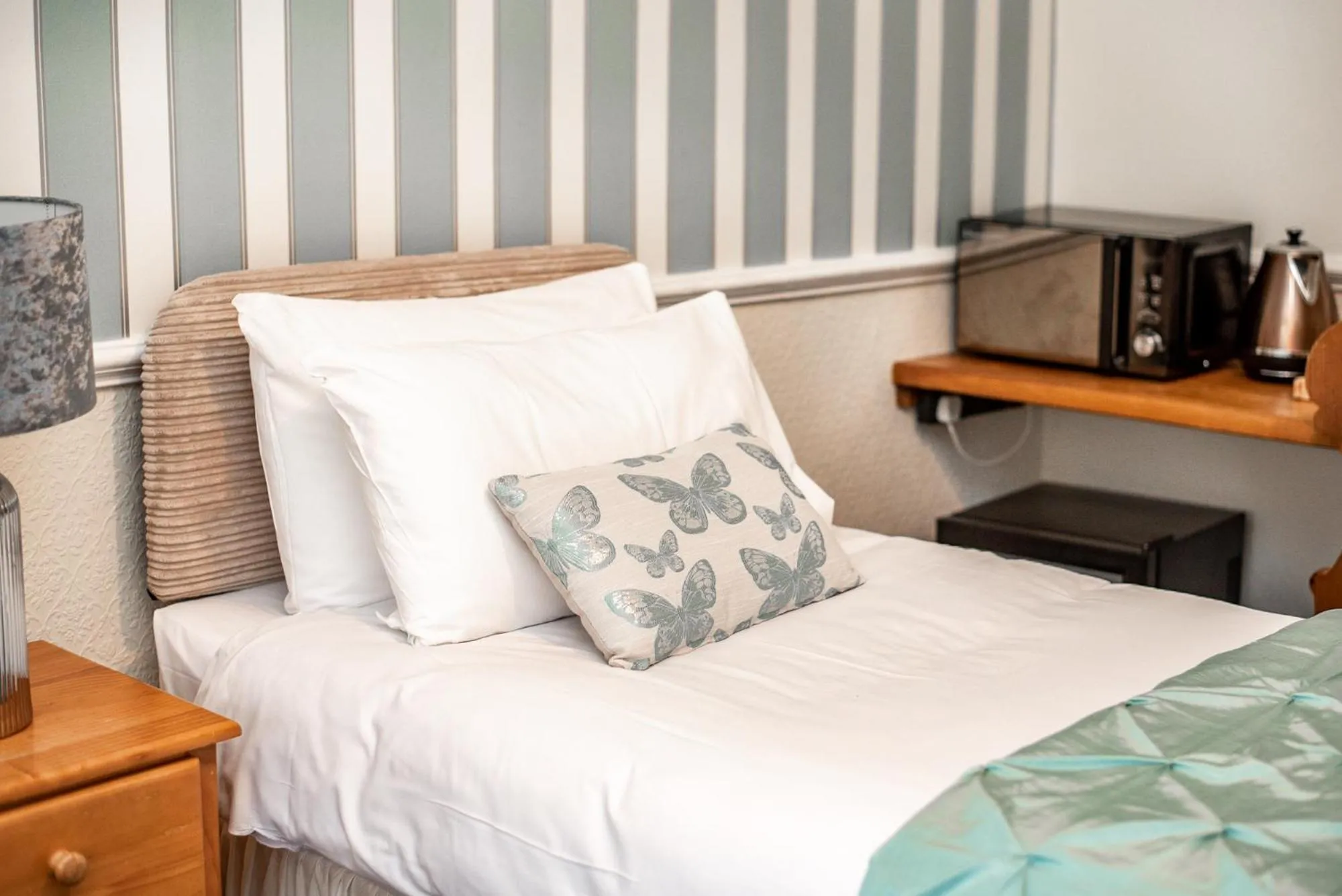 Bed in Trivelles Waterhall Country Gatwick Hotel & airport parking