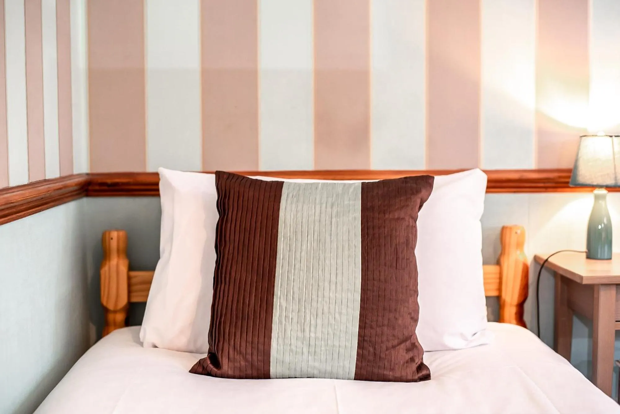 Bed in Trivelles Waterhall Country Gatwick Hotel & airport parking