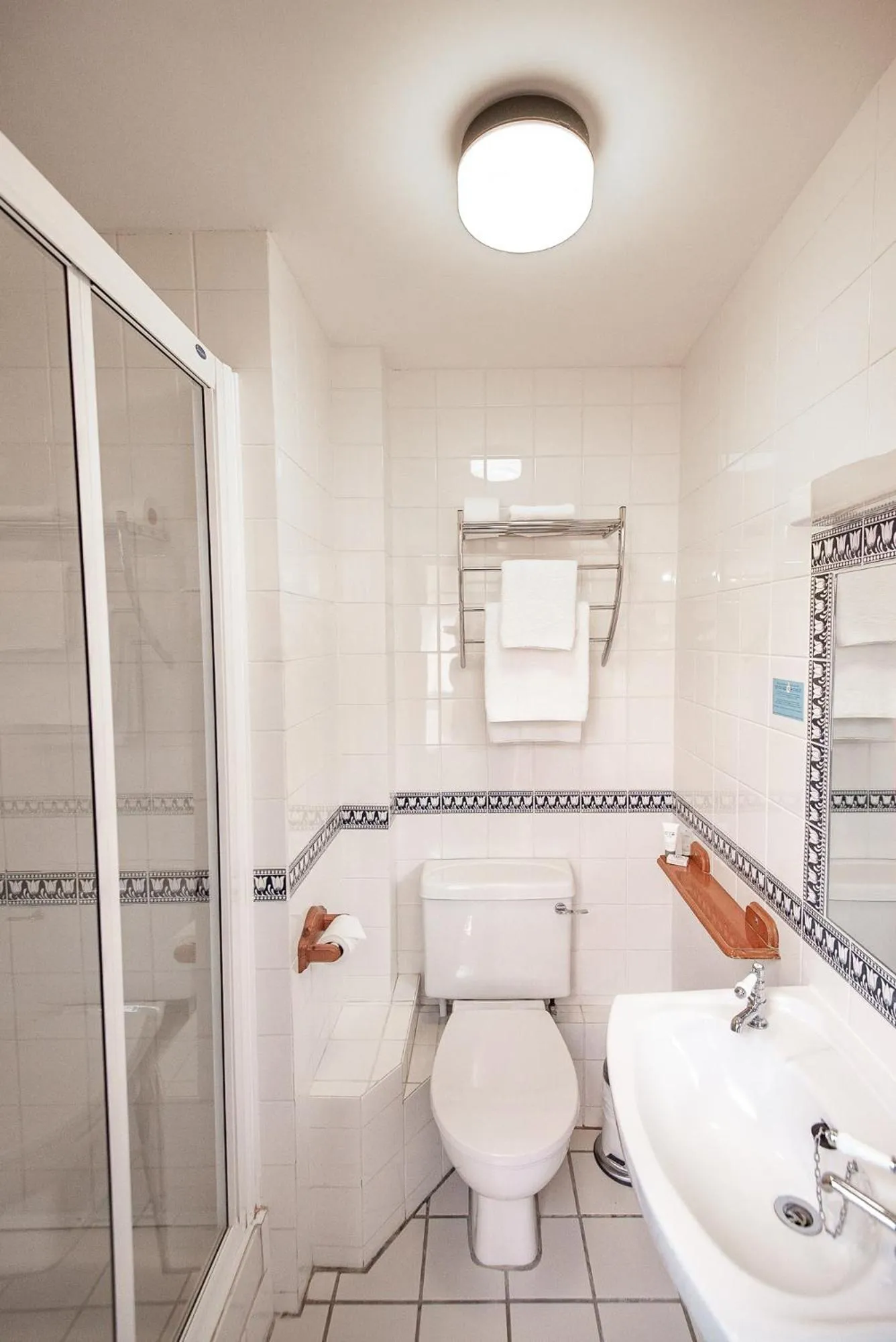 Bathroom in Trivelles Waterhall Country Gatwick Hotel & airport parking