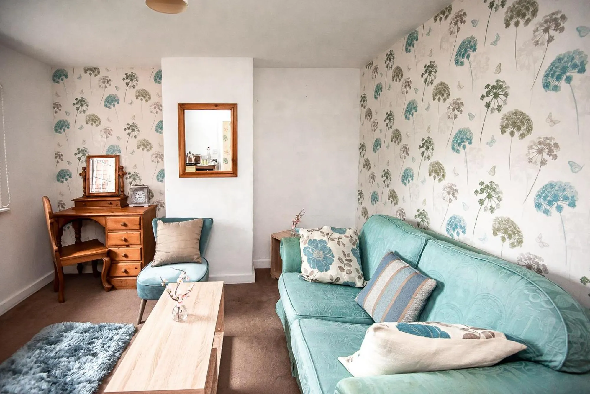 Seating area in Trivelles Waterhall Country Gatwick Hotel & airport parking