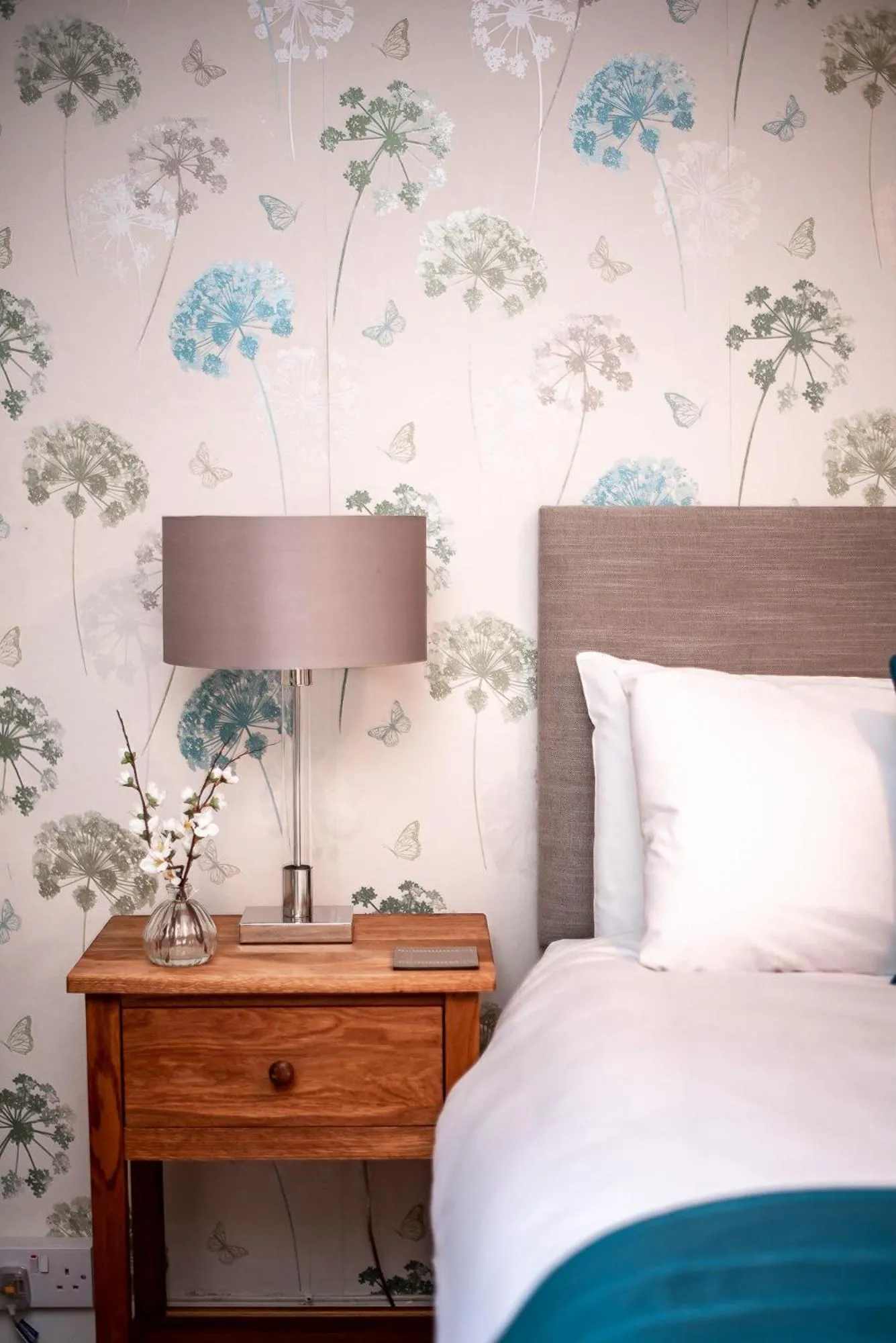 Bedroom, Bed in Trivelles Waterhall Country Gatwick Hotel & airport parking