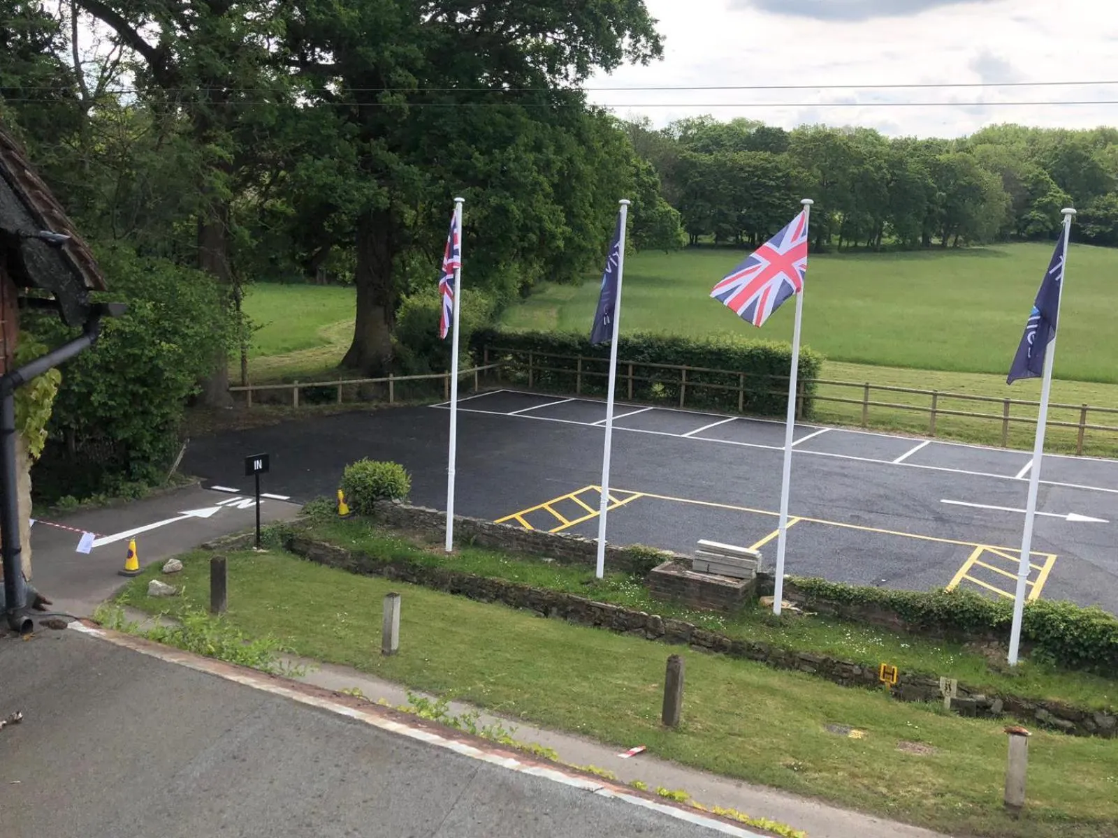 Parking in Trivelles Waterhall Country Gatwick Hotel & airport parking