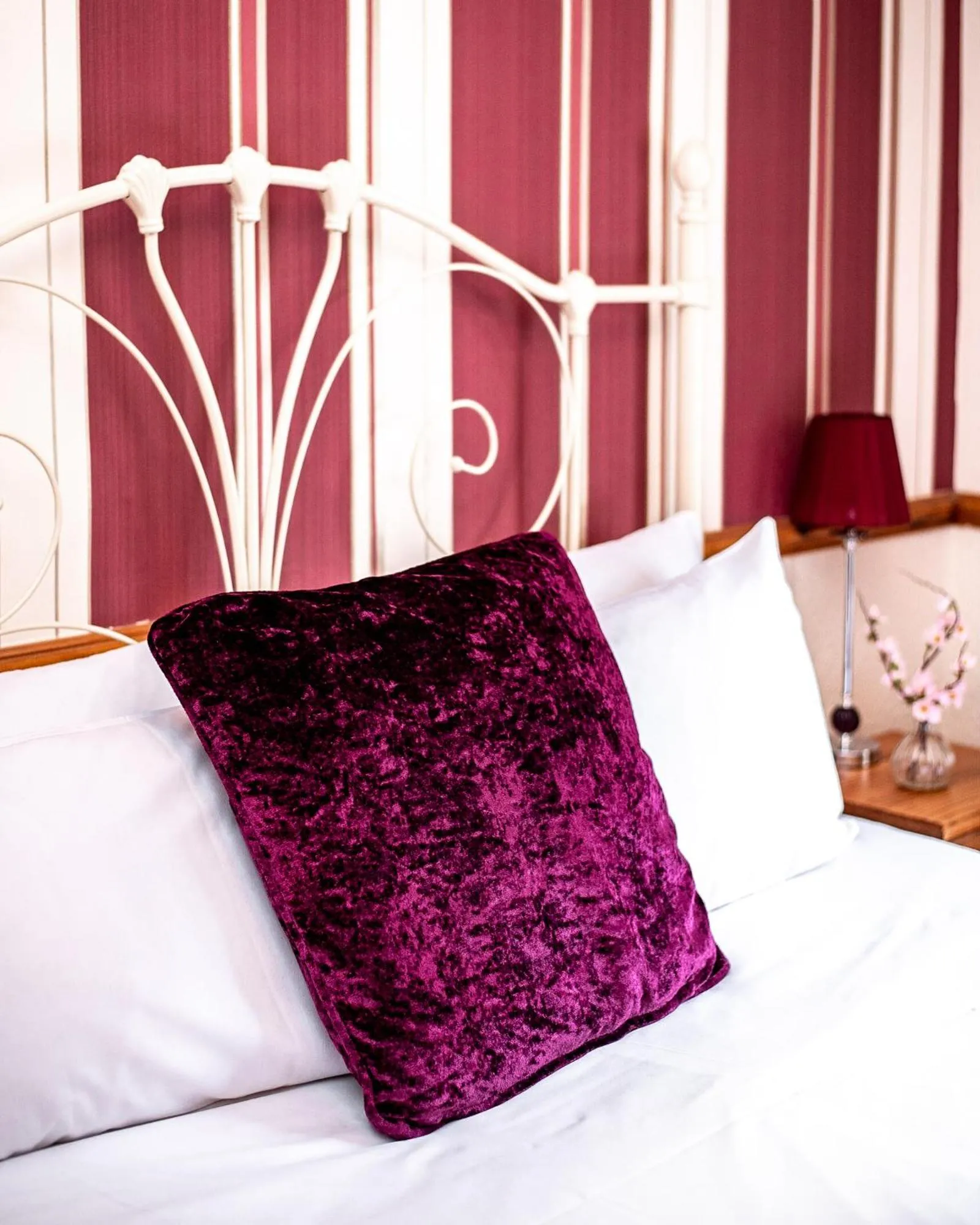 Bed in Trivelles Waterhall Country Gatwick Hotel & airport parking