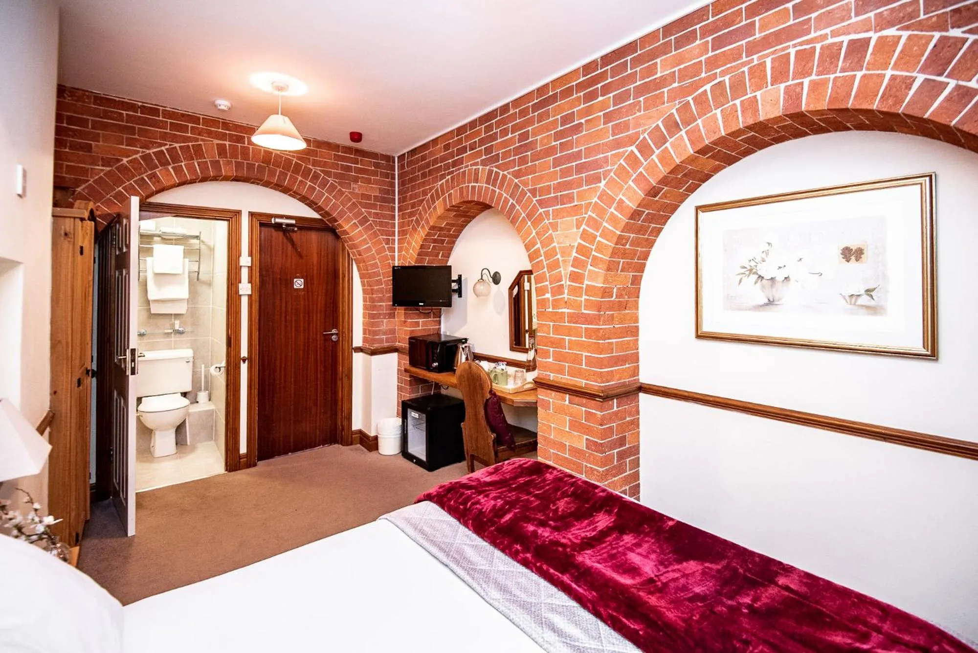 Photo of the whole room, Bed in Trivelles Waterhall Country Gatwick Hotel & airport parking