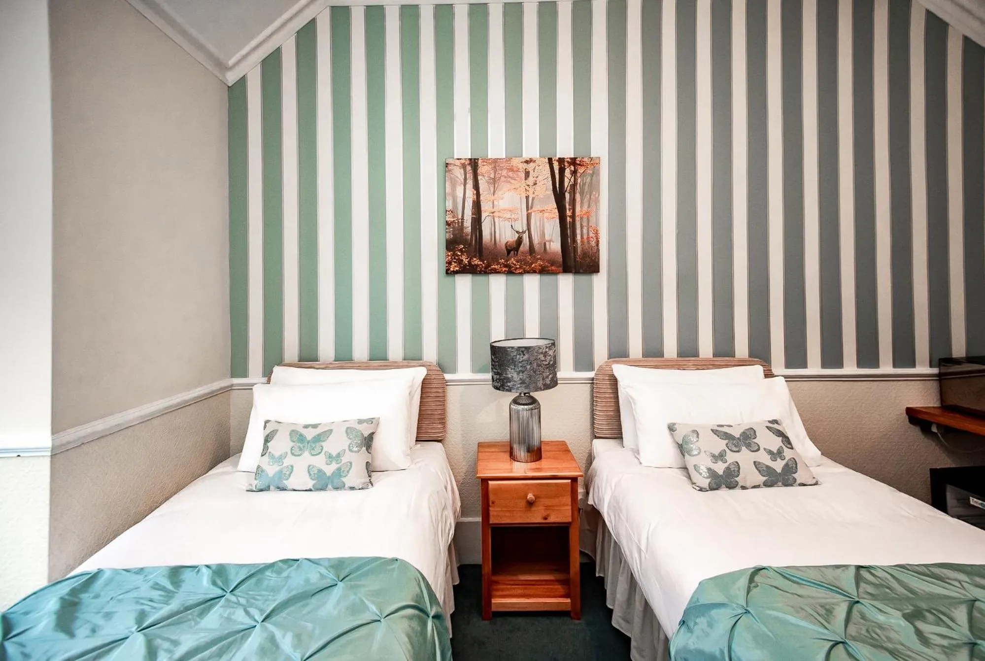 Bed in Trivelles Waterhall Country Gatwick Hotel & airport parking