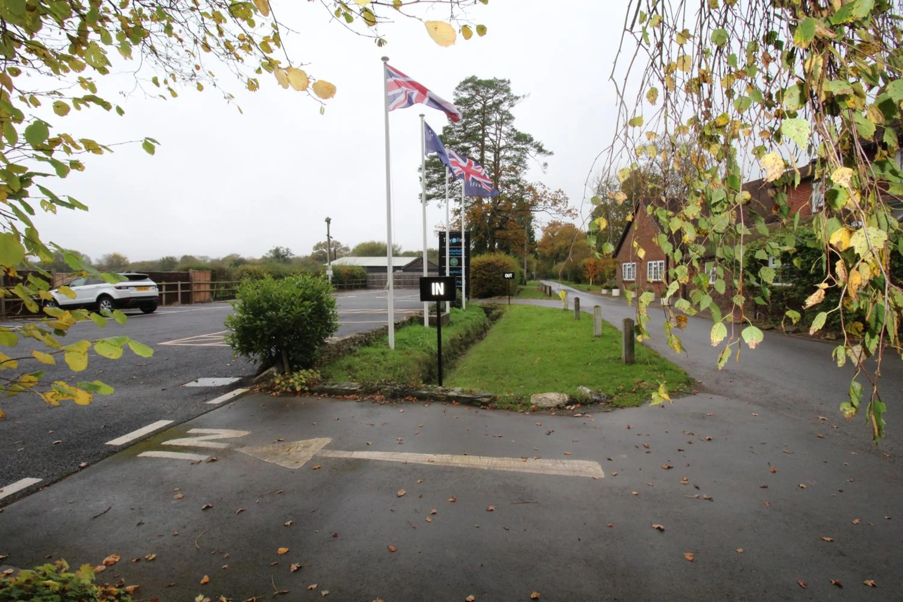 Parking in Trivelles Waterhall Country Gatwick Hotel & airport parking