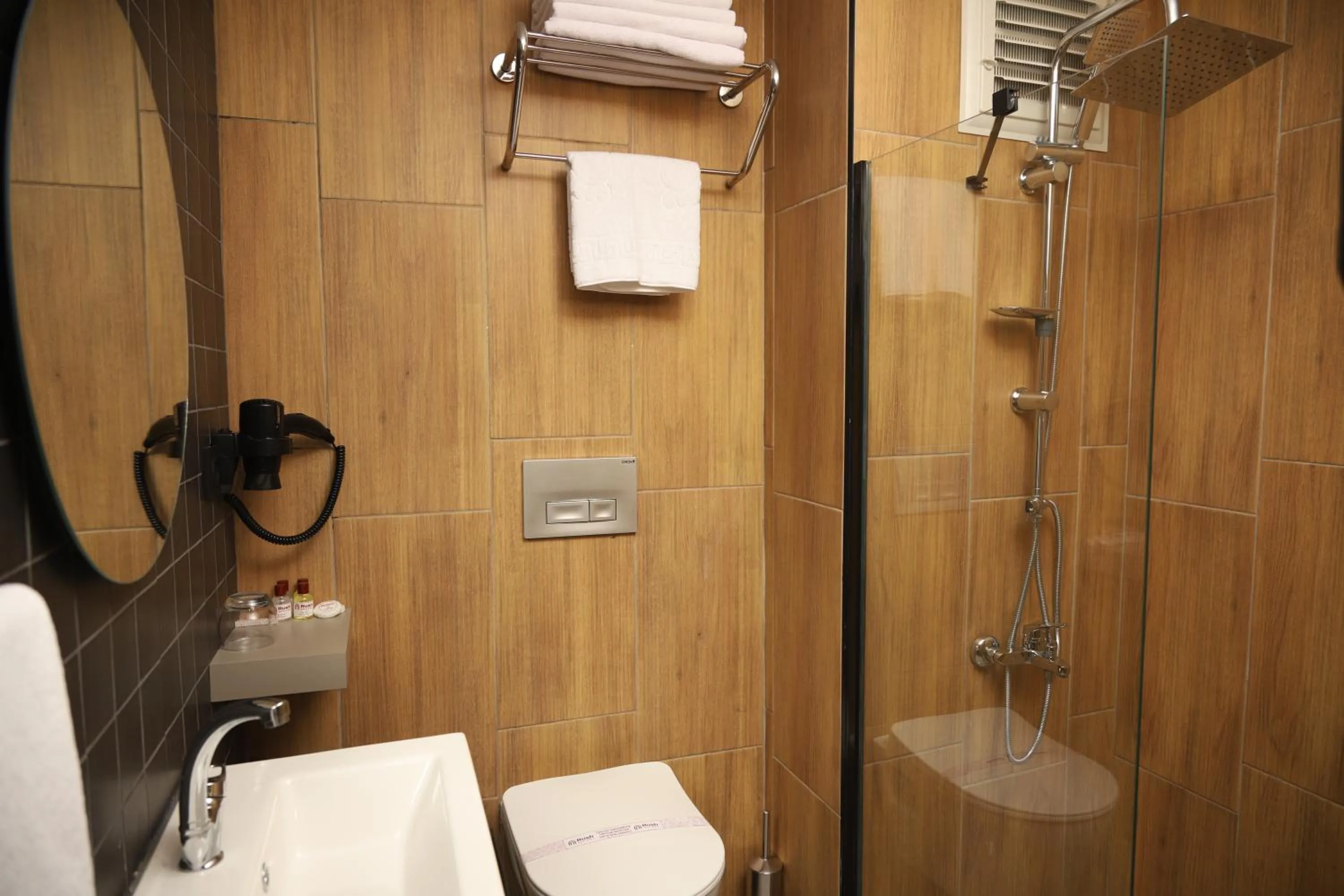 Shower in Rush Hotel Tokat
