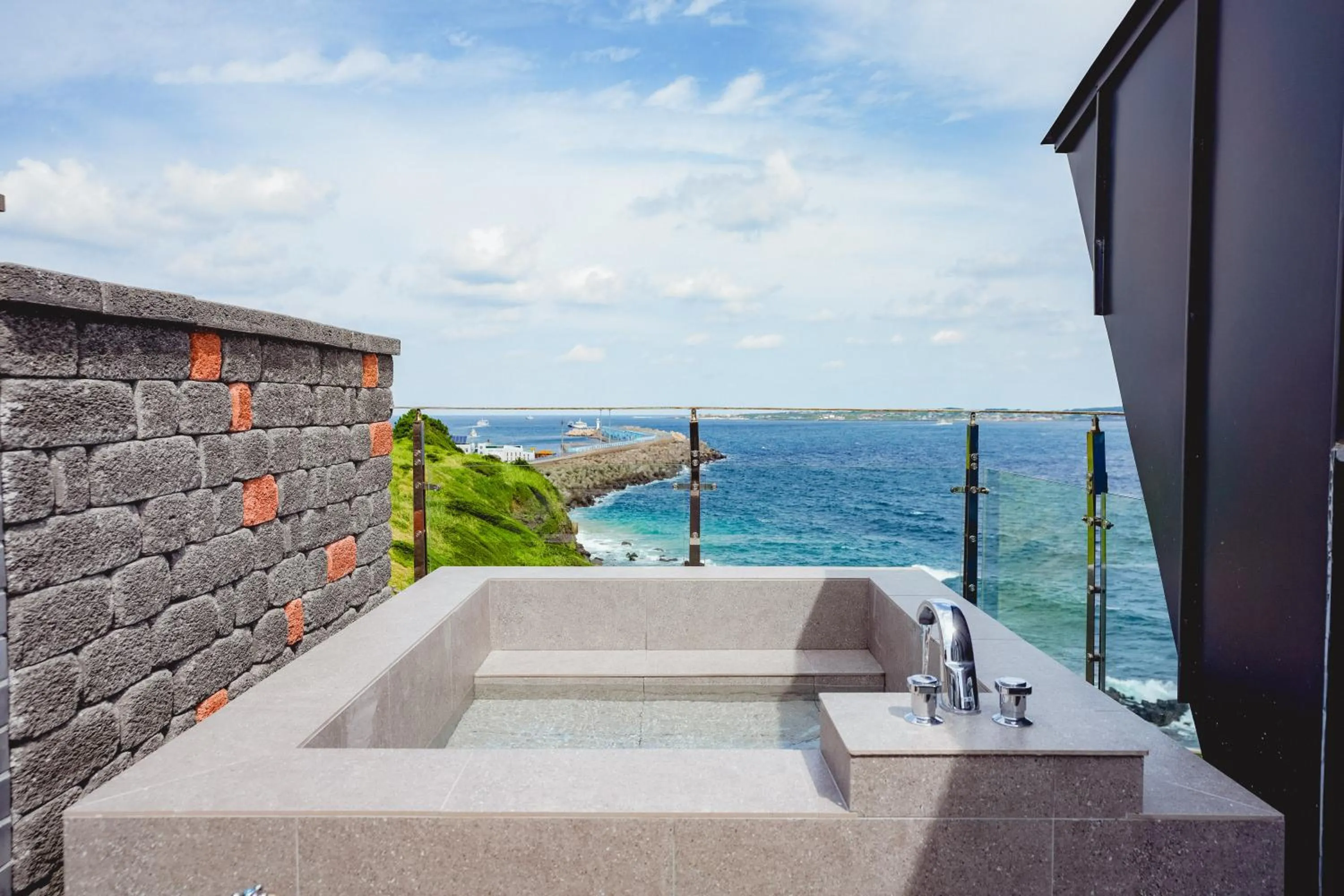 Haeilri Pool&SPA Hotel