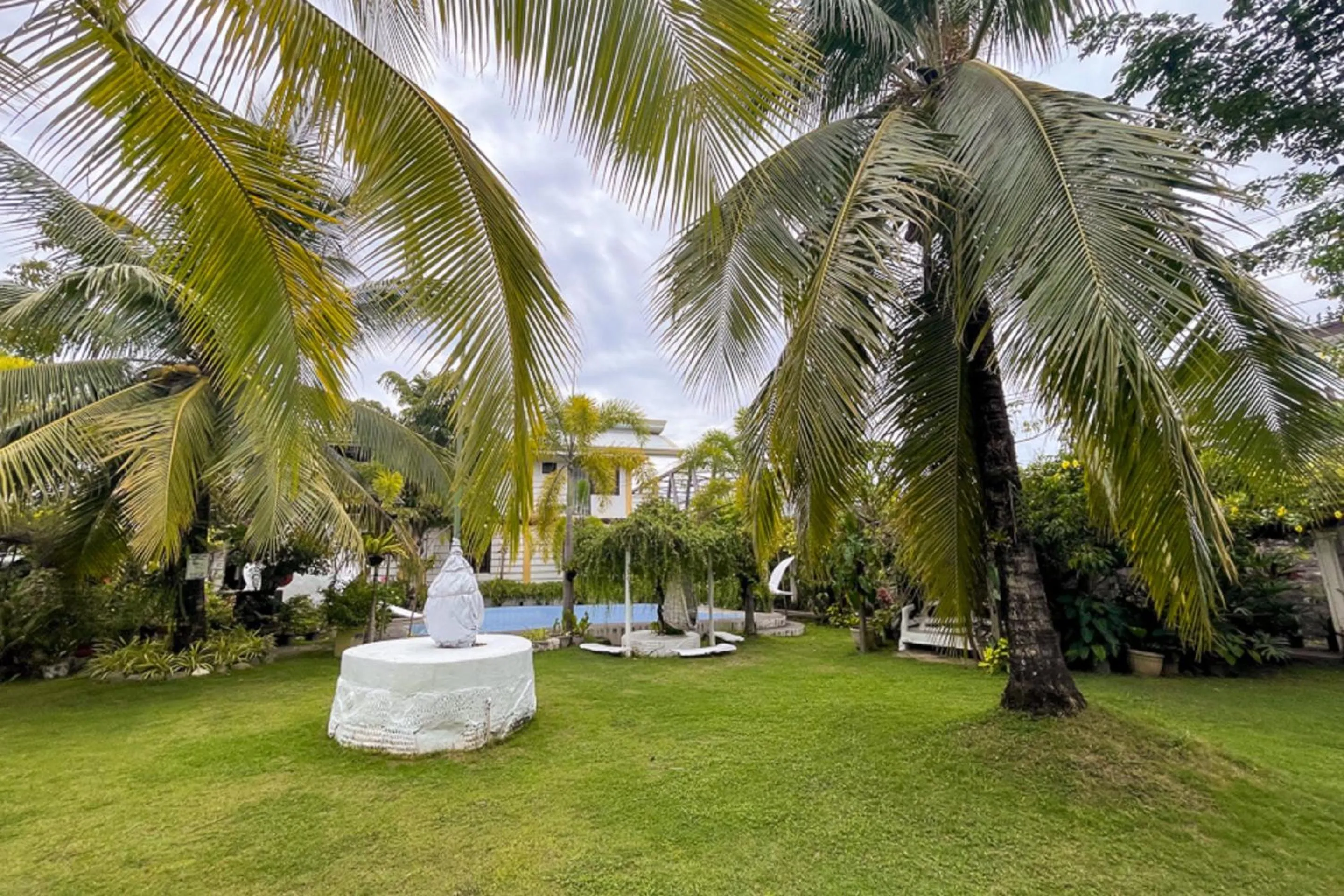 Swimming pool in Isla Virginia Pantalan