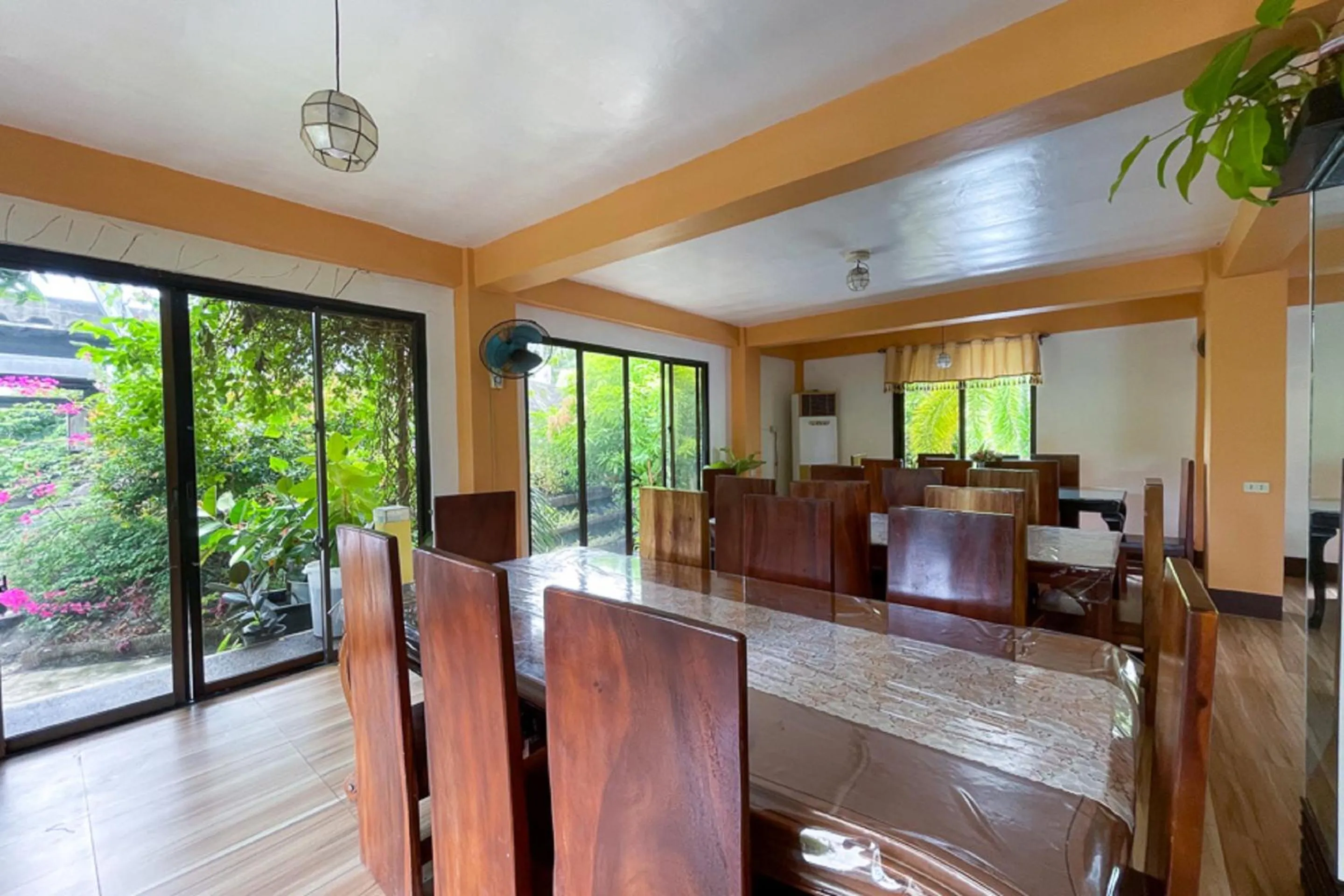 Seating area in Isla Virginia Pantalan