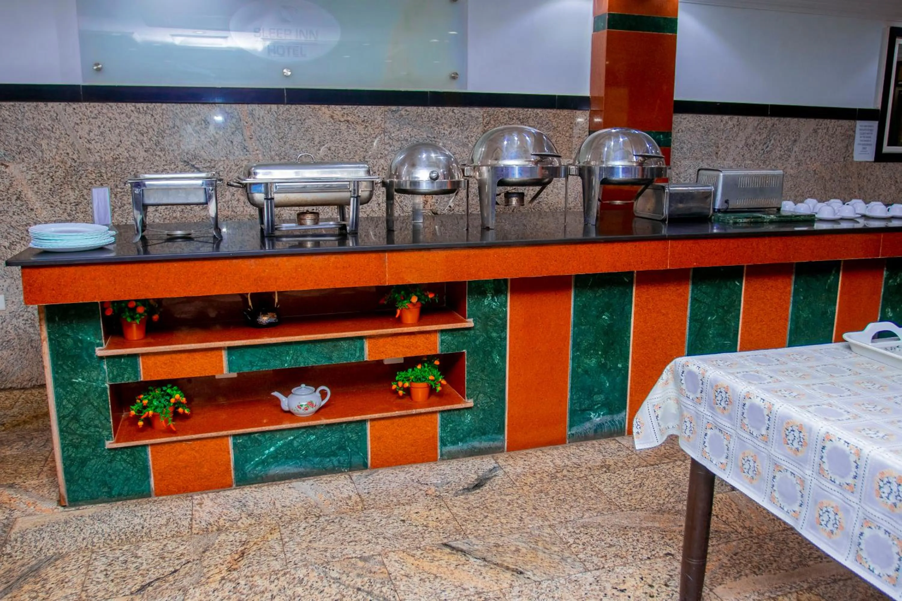 Restaurant/places to eat in Sleep Inn Hotel - Kariakoo