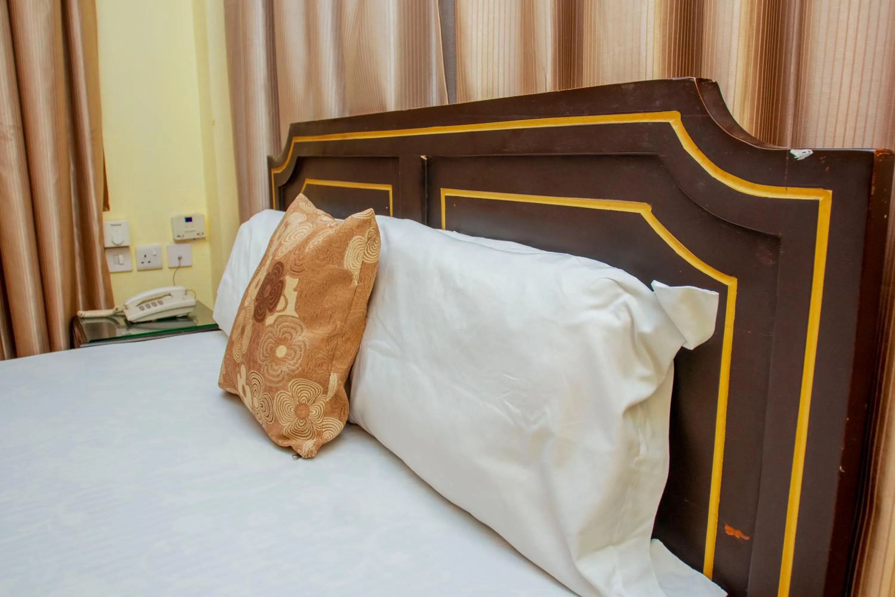 Bed in Sleep Inn Hotel - Kariakoo